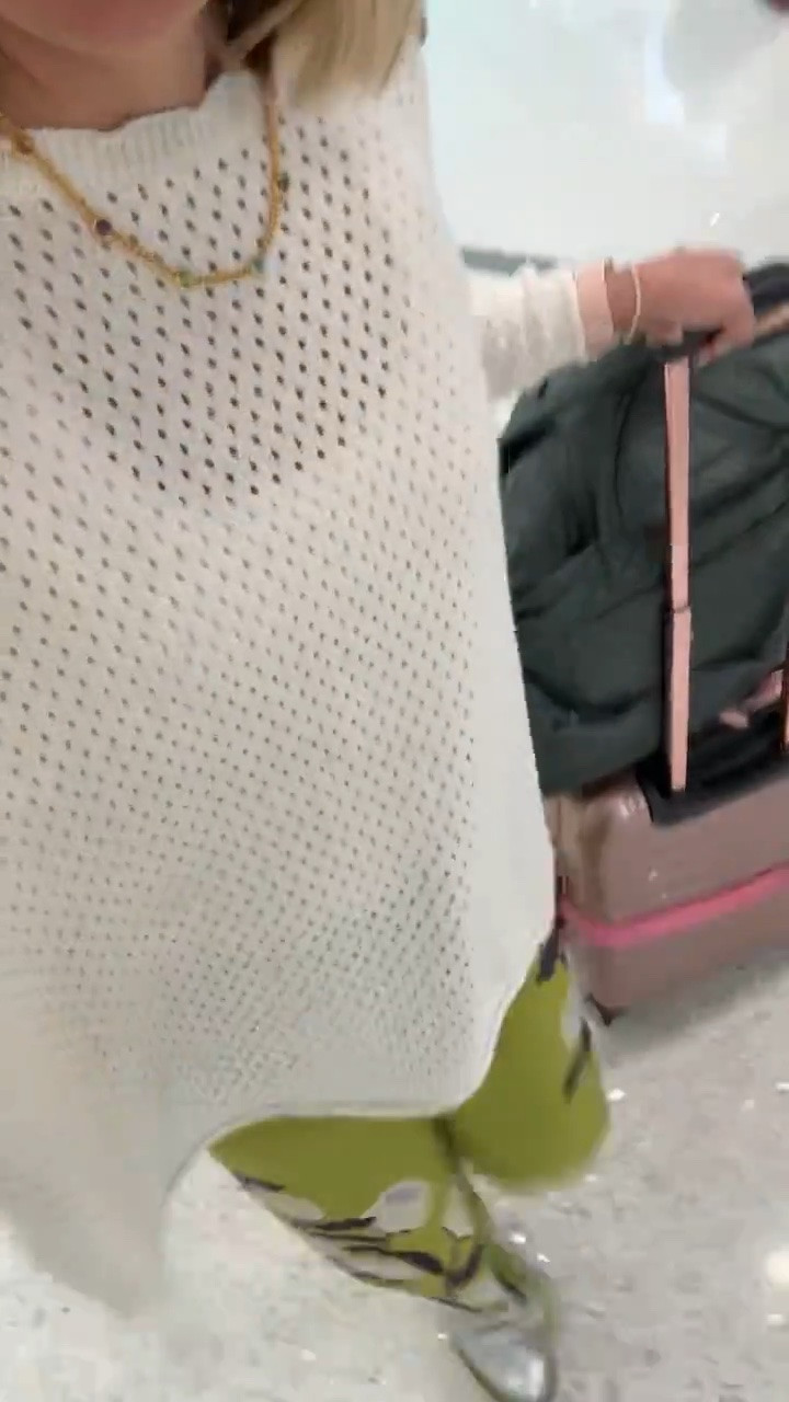 Airport OOTD….
Tank - xs
Sweater - one size 
Pants - 26P
Sneakers - 8 tts 

Codes:
Mersea - Catherine15
Allie + Bess - Catherine20

#LTKdayinmylife #LTKmomlife #LTKTravel