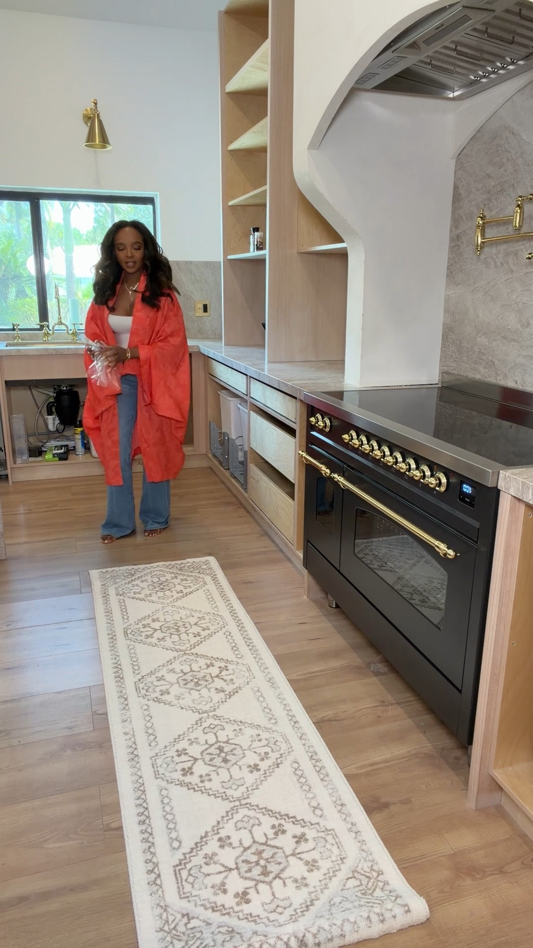 Scroll to shop! ✨ Kitchen decor I love. Everything is linked below.👇🏾

Desliza para comprar. ✨ Decoración de cocina que me encanta.

📲 Download the free LTK app & follow me @kirasfashionfinds to shop all my daily finds.

#LTKHome #LTKvlog #LTKdayinmylife