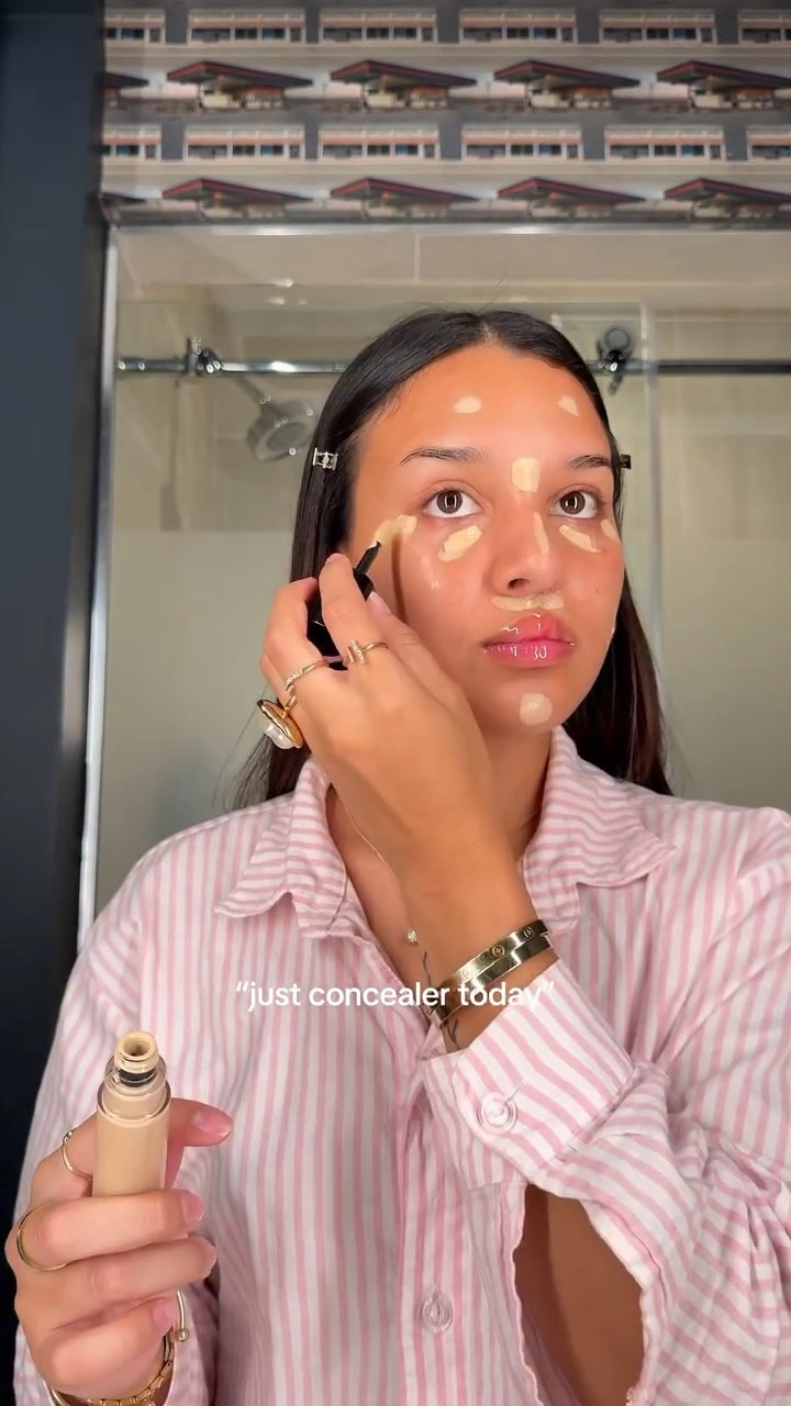 hateeee when that happens🤭 just
“concealer” today almost never works for me hahaha 

makeup: 
@armanibeauty 

#grwm #relatable #funny #girlthings #makeup #concealer #explorepage #lightmakeup
