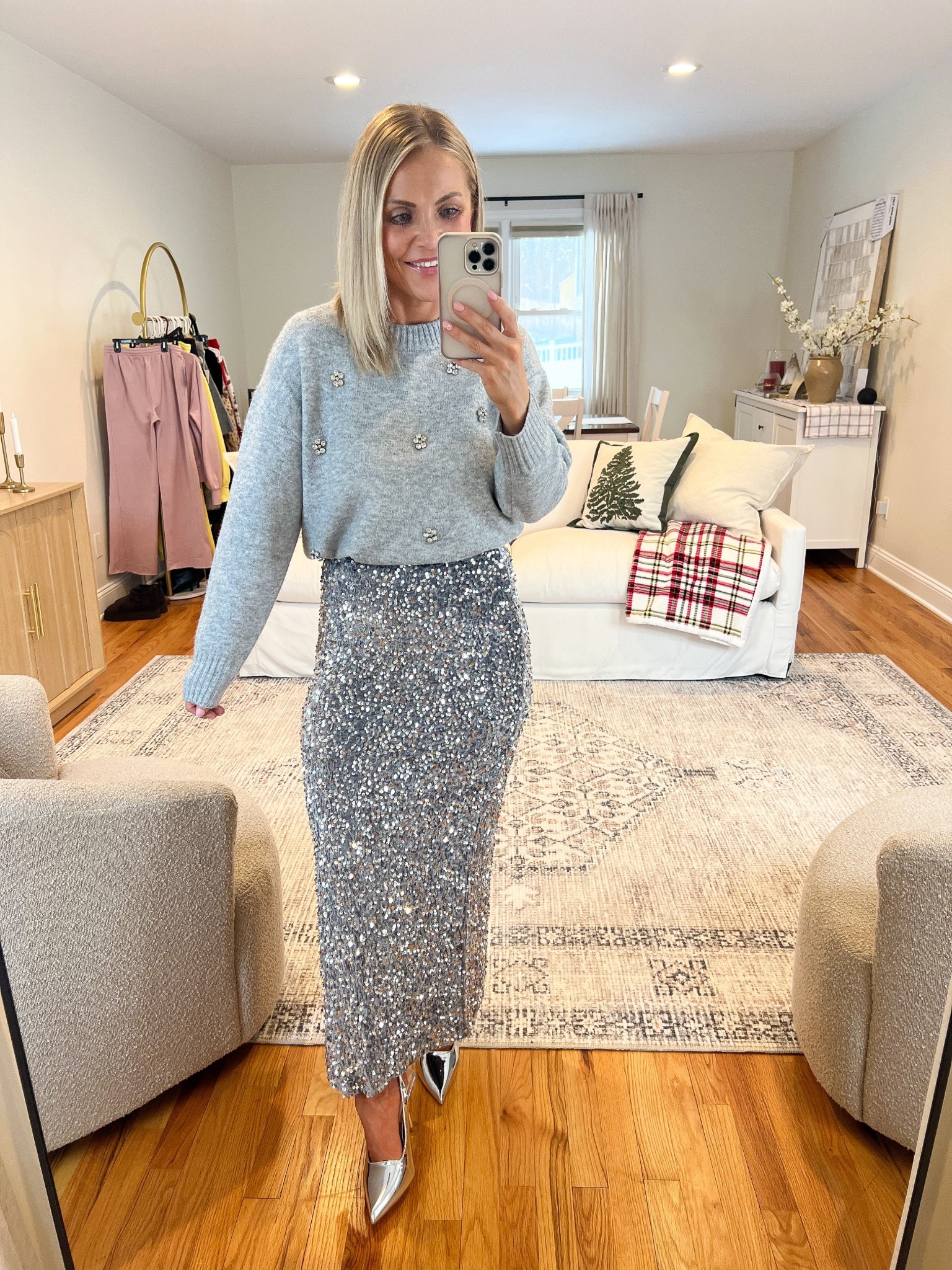 Walmart Holiday Outfit

Christmas outfit, holiday outfit, holiday dresses, NYE outfit, NYE dress, target fashion, target finds, Walmart fashion, Walmart finds, Amazon fashion, Amazon finds, Christmas sweaters, midsize fashion, petite fashion 

#LTKPetite #LTKHoliday #LTKSeasonal