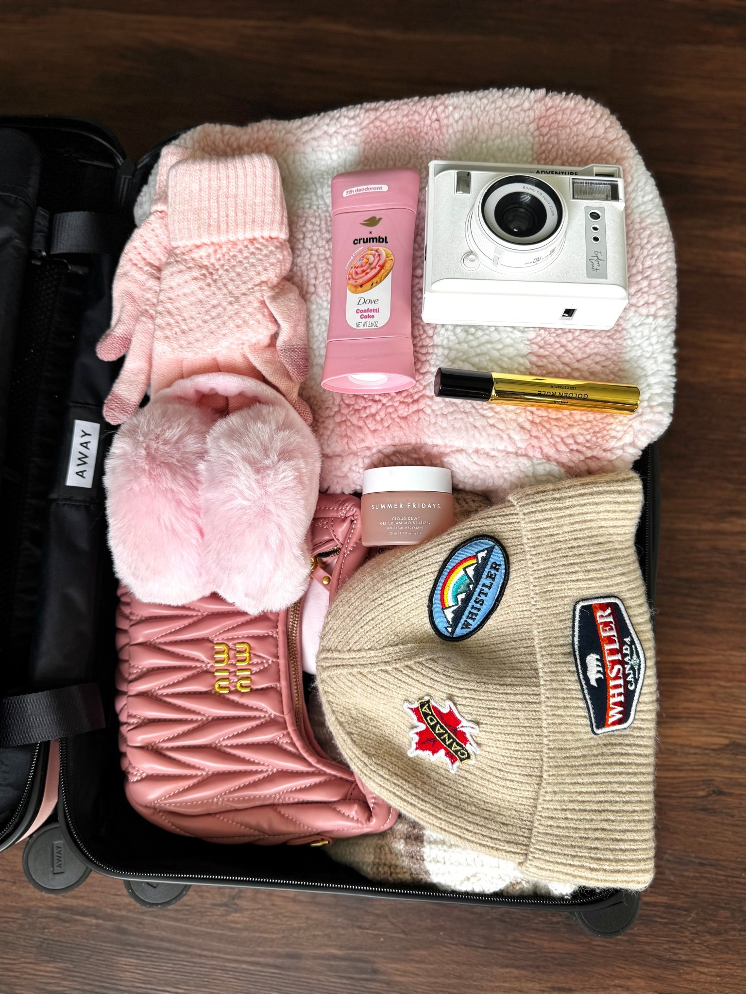Winter trip loading❄️🍧🎀🧸

#LTKHoliday #LTKGiftGuide #LTKSeasonal