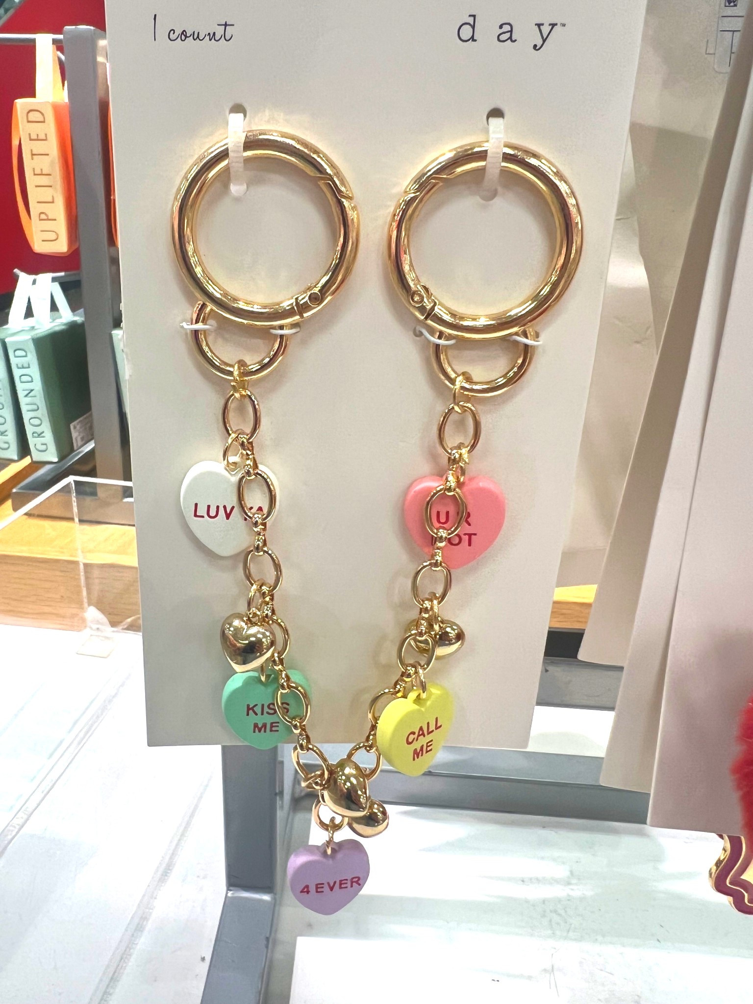 CUTE CONVO! 🩷🧡💛💚💜🩵 
… this cute conversation heart bag charm is the perfect gift for Valentine season, $10! (also linking the other great options in this collection!)

#LTKValentine
