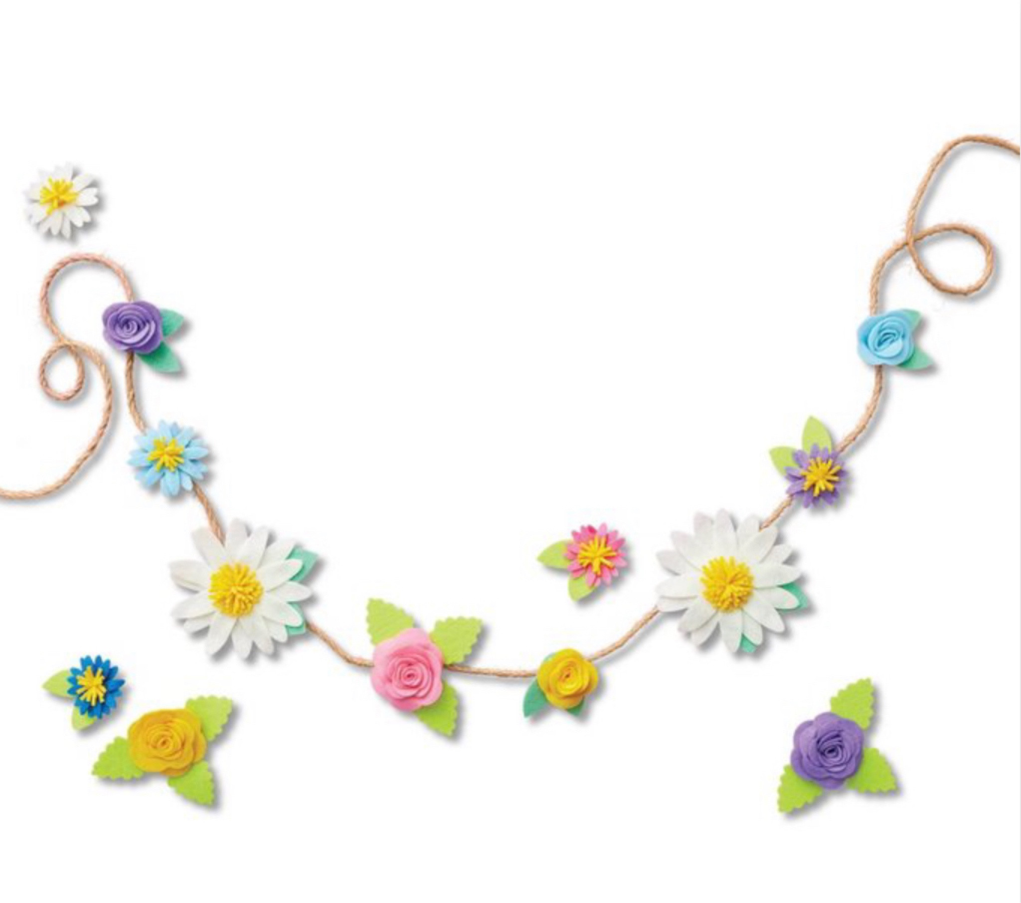 Love this cute floral Easter & spring garland from Target! 🌸 you can customize it by placing the flowers where you want & it’s only $5!! A fun and easy craft to do with the littles! 😍