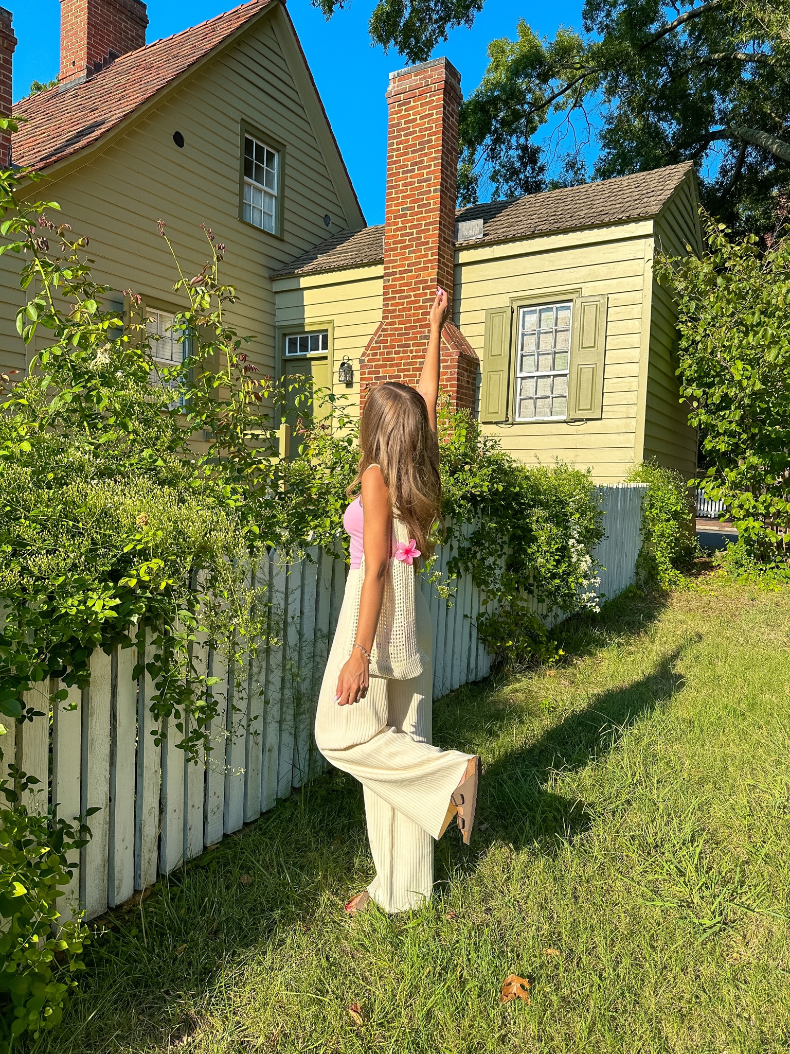 transitional early fall 💕🍃


tube top, grey bandit pants, birkenstocks, early fall, late summer outfits 

#LTKstyletip #LTKSeasonal