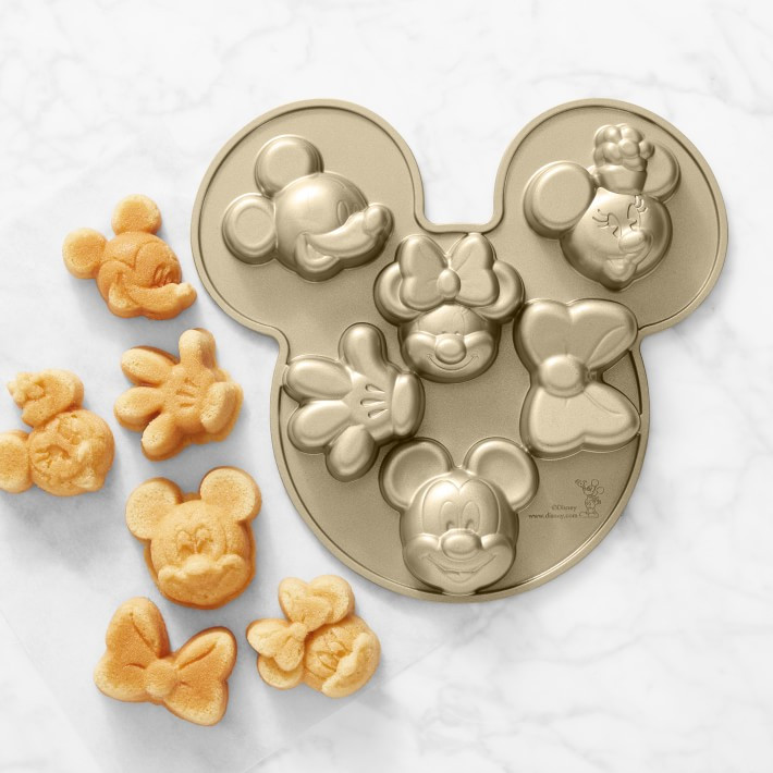 Williams Sonoma Mickey and Minnie Mouse Cast Aluminum Cakelet Pan, 11" x 10" | Williams-Sonoma