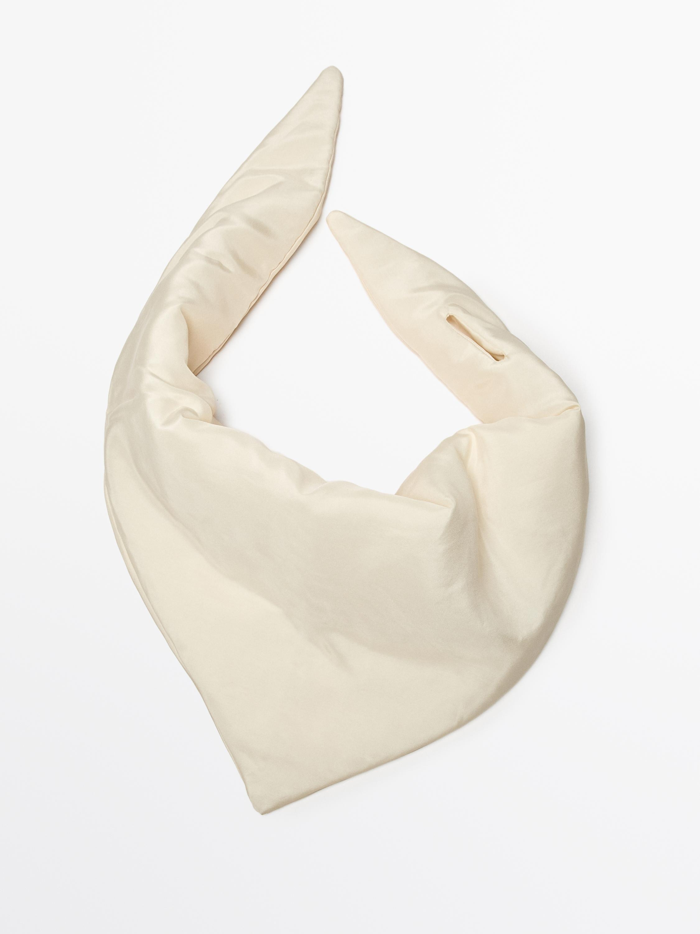 Wattierte Bandana aus 100 % Seide · Gebrochen Weiss, Khaki, Braun · Schals | Massimo Dutti | Massimo Dutti DE