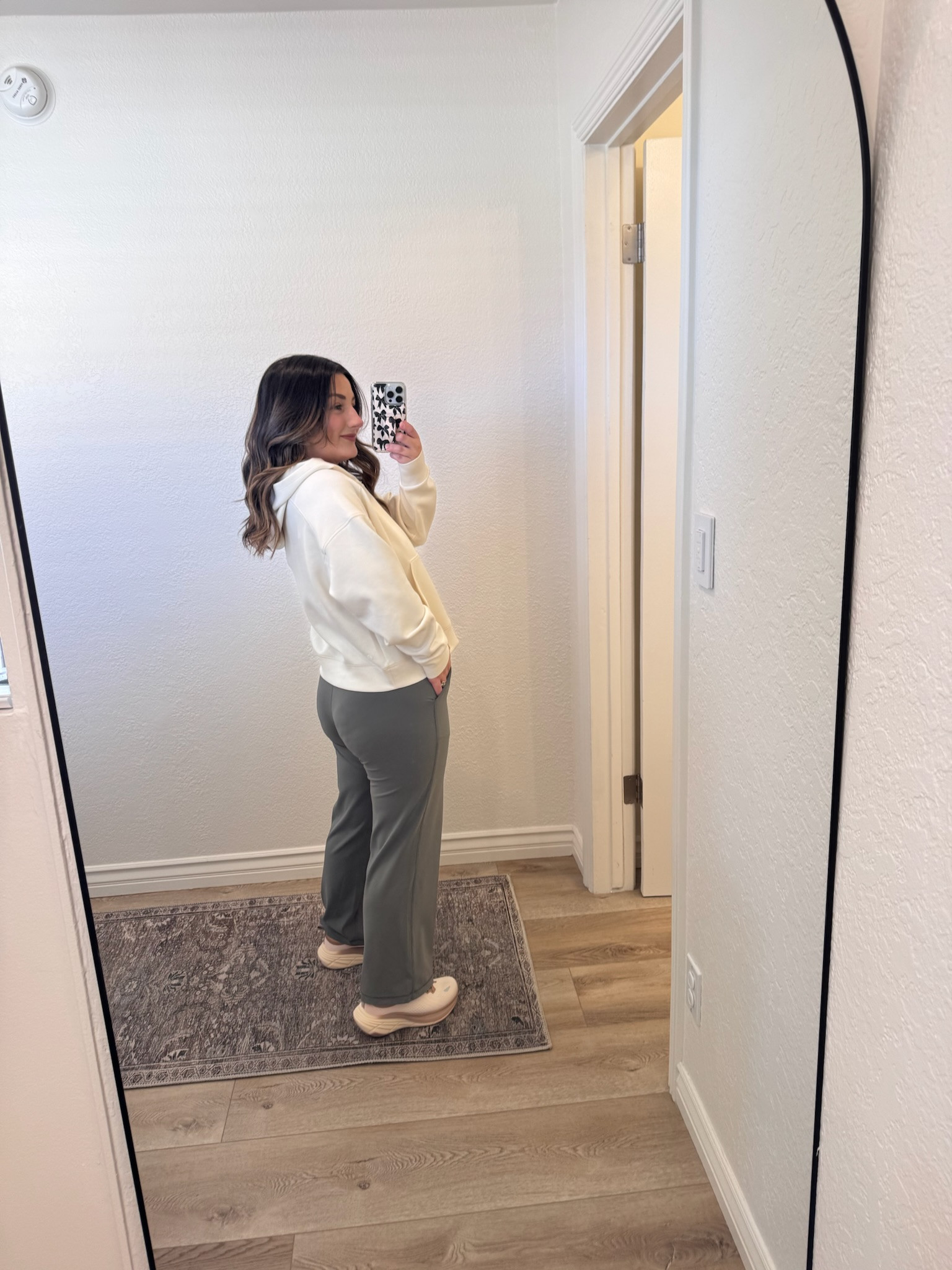 Petite friendly activewear! Ivory sweatshirt size medium, Grey sage yoga pants size small short (5'0" 140lbs)


#LTKActive #LTKFindsUnder50 #LTKPetite