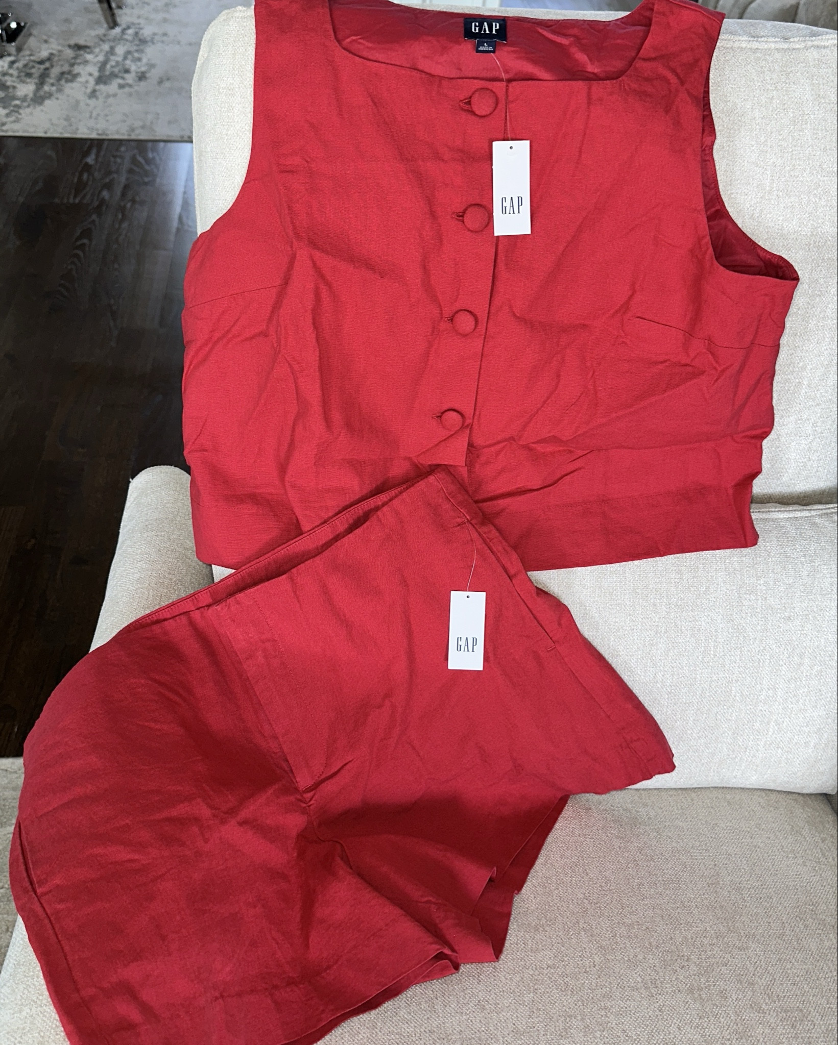 A little mommy top on her linen fits

#LTKootd #LTKmomlife #LTKgrwm