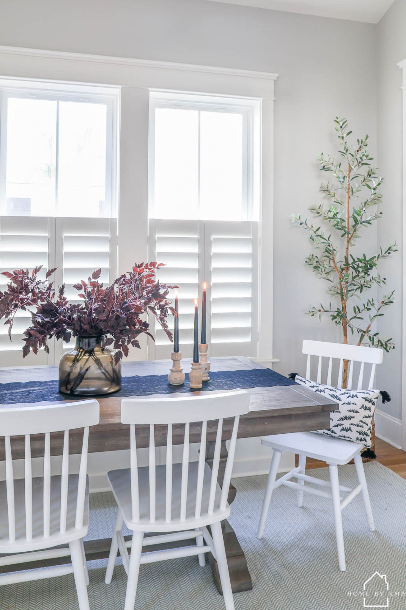 BREAKFAST NOOK | Halloween home tour is *finally* on the blog today! Link in bio! 
•
Shop this space by clicking the link in my bio or by following me in the @shop.ltk app!
•
•
•
•
 #halloweendecor #halloweendecoration #myhomevibe #homestyling #homedecorinspo #homedecorideas #howihome #myhomevibes #myhouseandhome #homedecorating #homeinspo #homestyle #halloweenvibes #breakfastnook #informaldining #diningroom #diningroomdecor #diningrooms #diningroomstyling #diningroominspo #diningroomideas #homedecoration #homeideas #housedecoration #homeinteriordesign

#LTKHalloween #LTKSeasonal #LTKhome