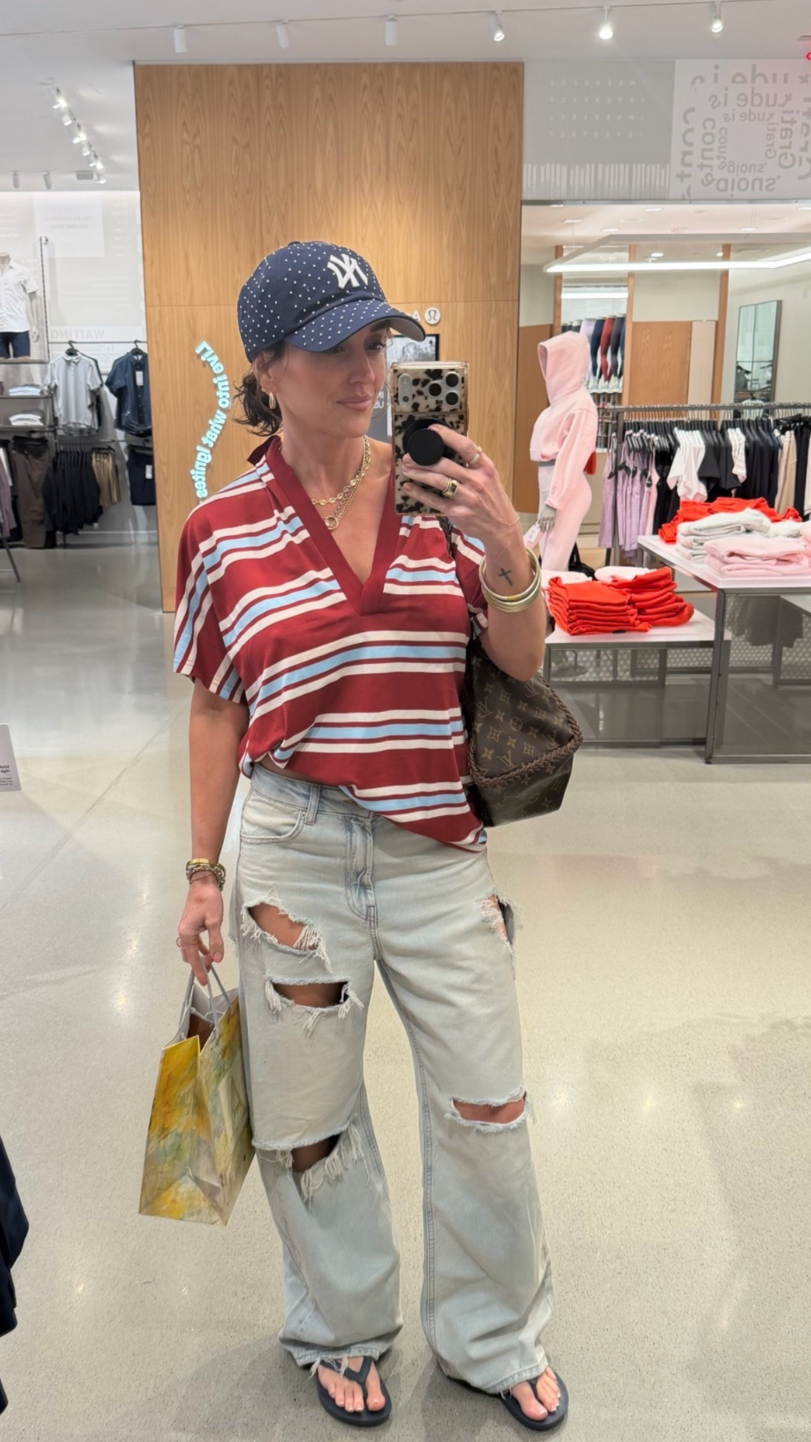 Xs shirt
2 jeans