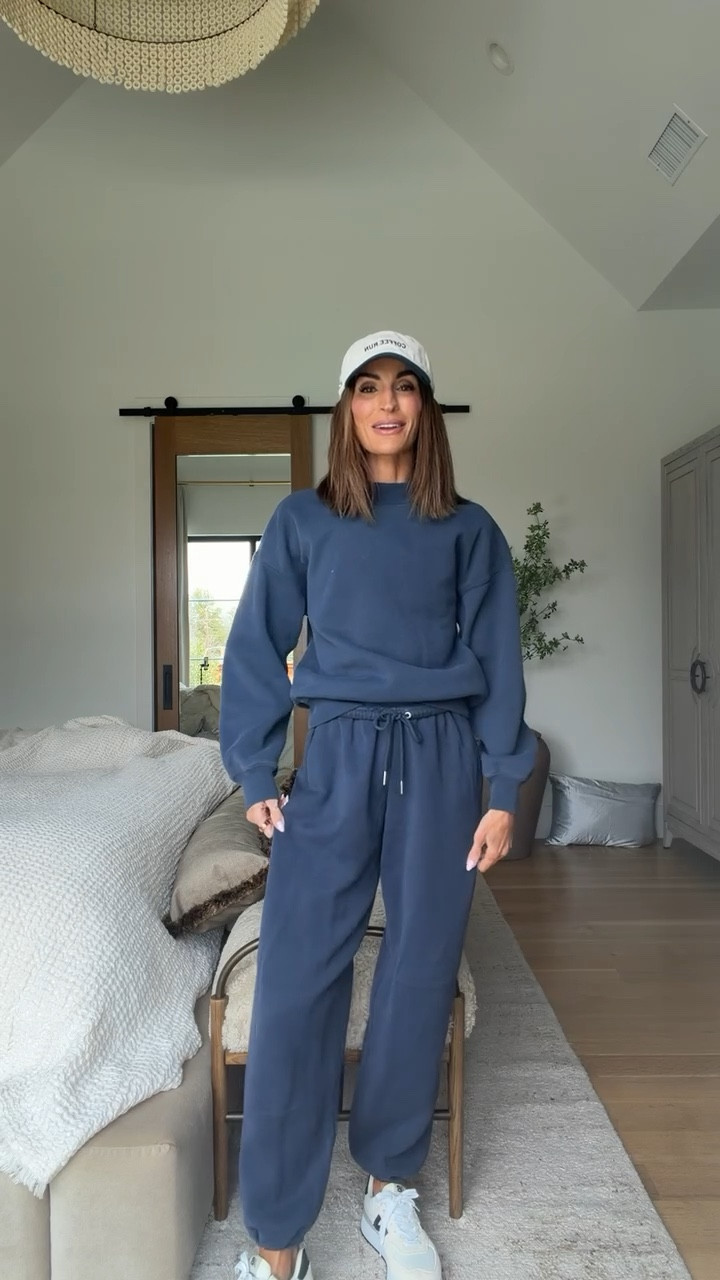 y’all know i absolutely LIVE in these sunday sweats from abercrombie🫶🏼 like do not ever want to go without them! pants run big, so def go down a size! 🤍