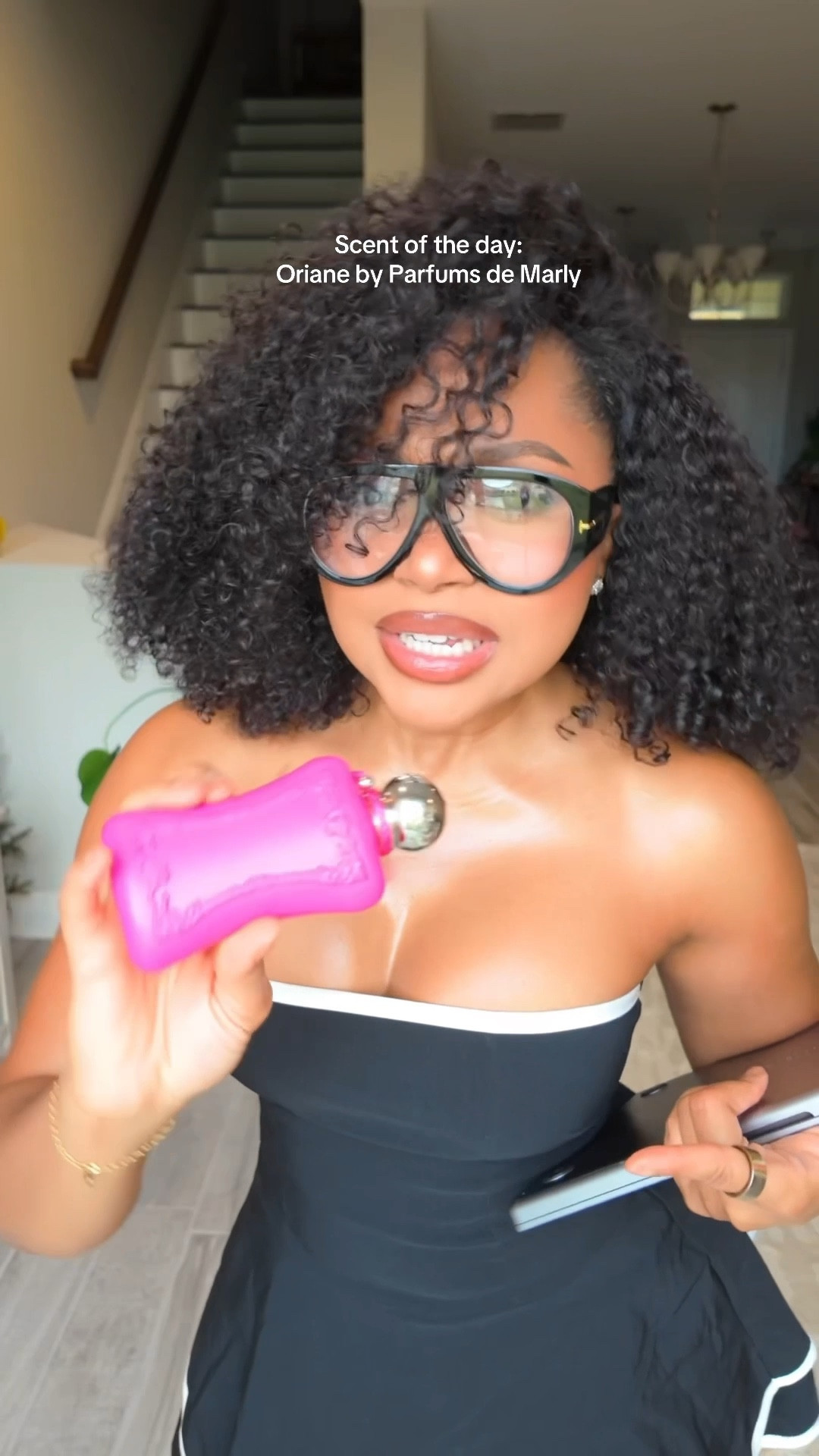 Outfit and scent of the day : strapless black and white dress with panda dunk shoes. 
The Oriana fragrance is fruity floral gourmand.  
