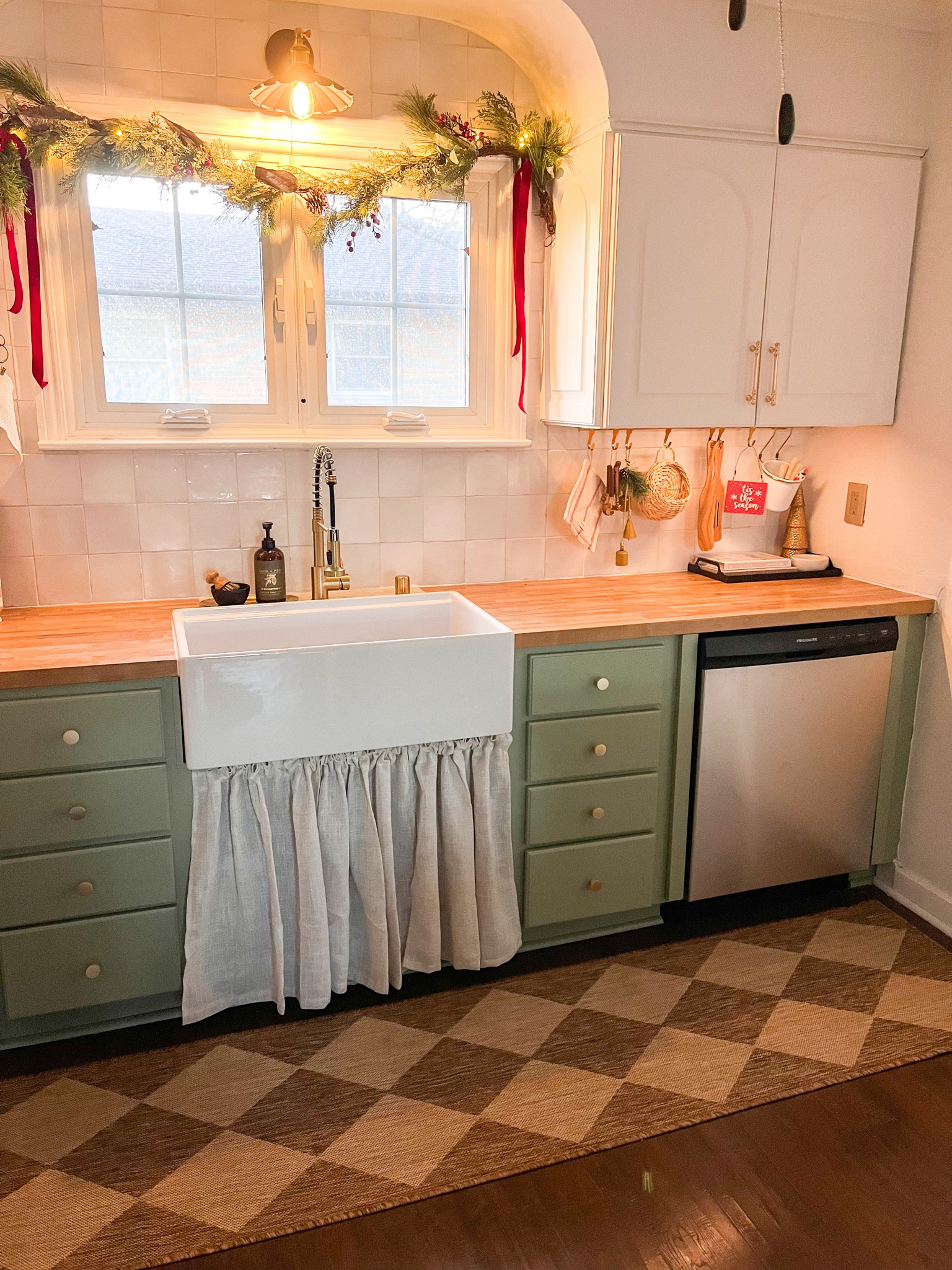 Loving my kitchen & all the hard work I’ve put into it!! 🥹 
.
#kitchentile #kitchenbacksplash #kitchendecor #style #homedecor #budgetfriendly 

#LTKhome #LTKstyletip #LTKbeauty