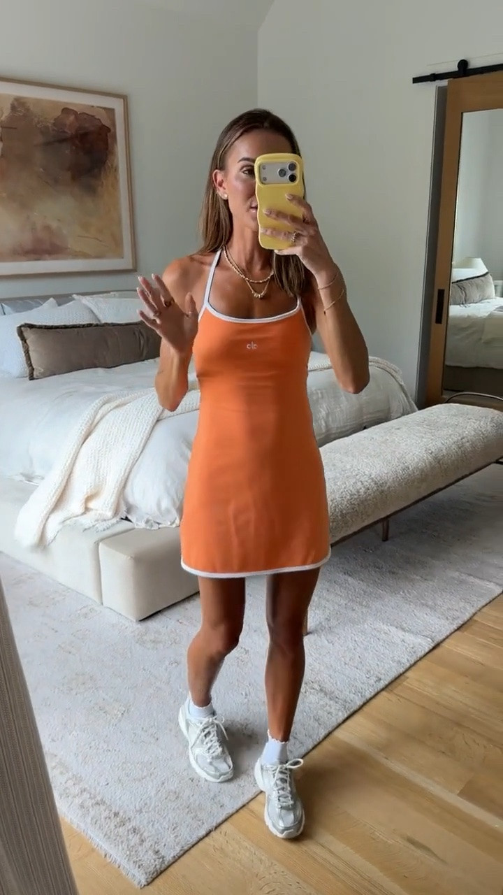 This exercise dress 😍 cutest lil of color + such a flattering fit! 🧡