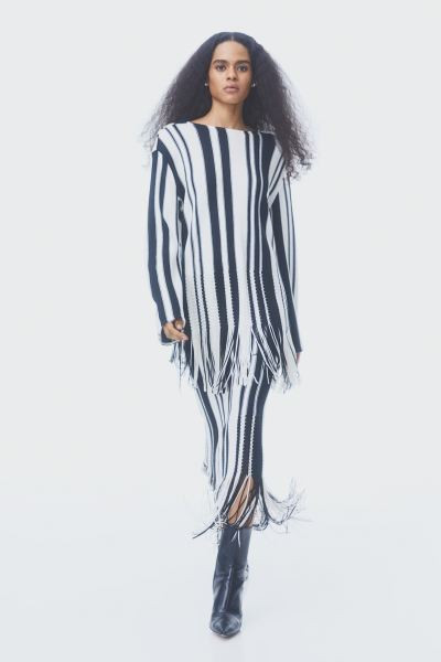 Oversized fringe-hem top | H&M (UK, MY, IN, SG, PH, TW, HK)