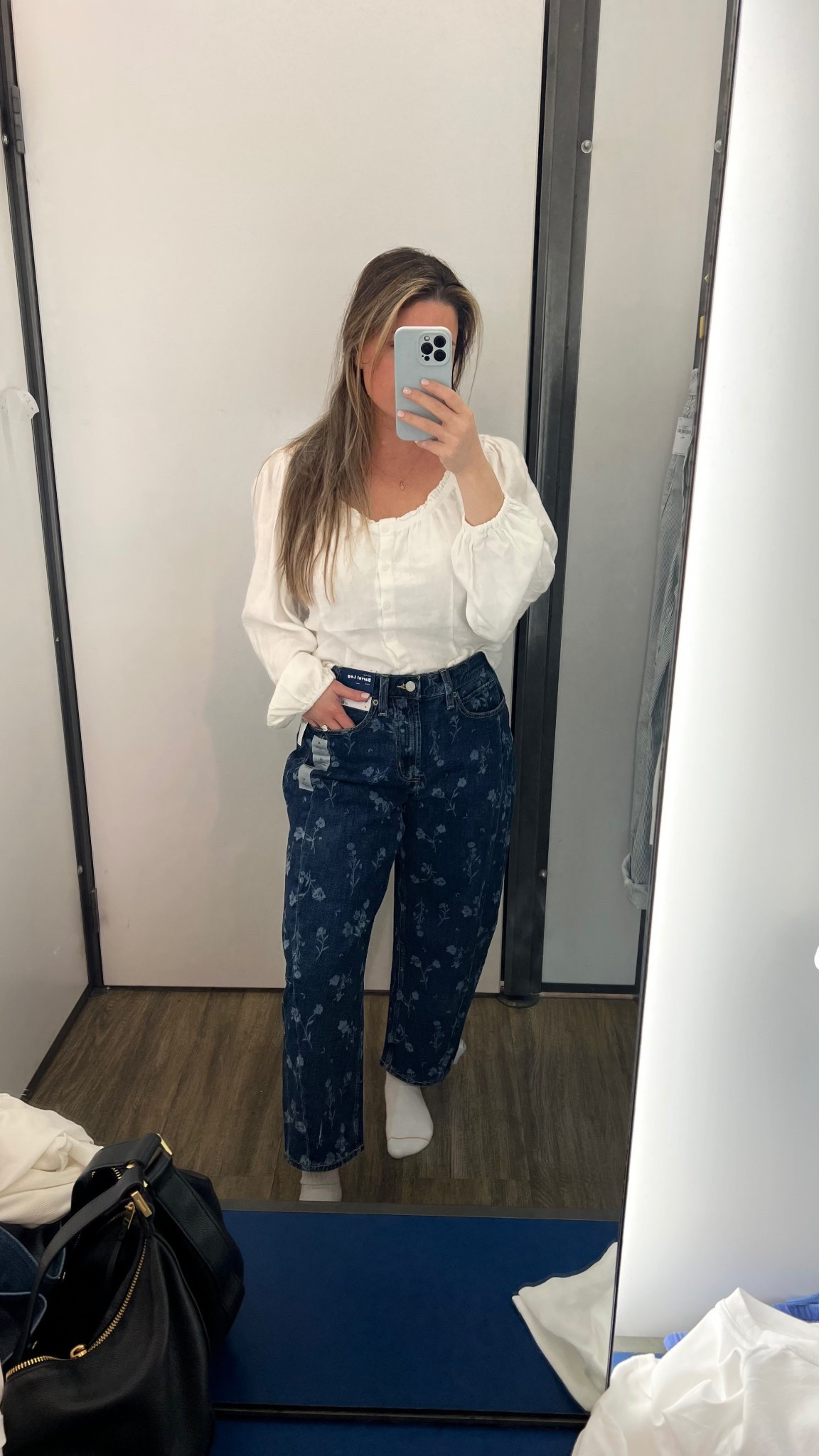 5’2”
120lb
Wearing M top and 4 bottoms

#LTKootd #LTKmomlife #LTKgrwm
