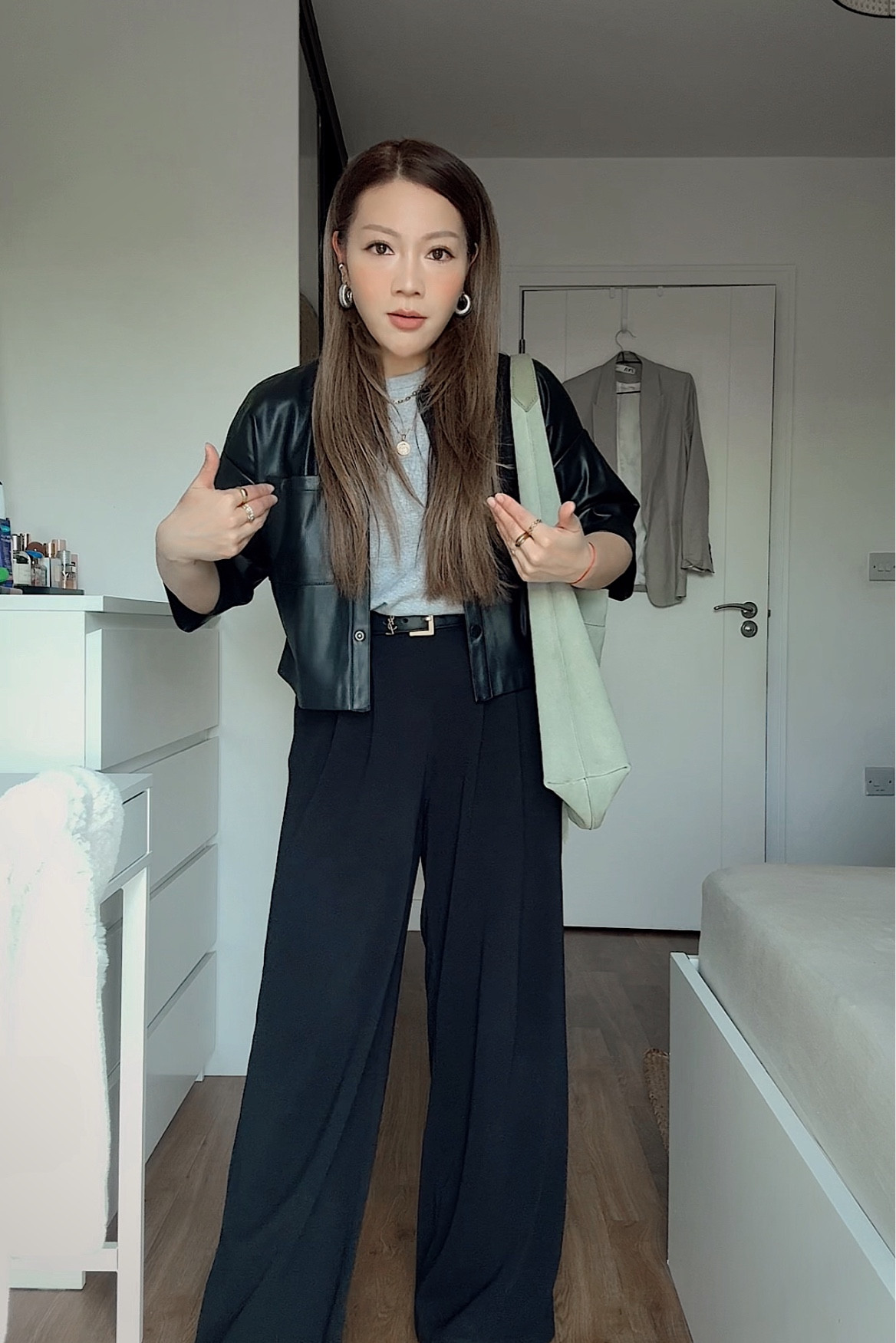 Smart casual spring outfit in london  