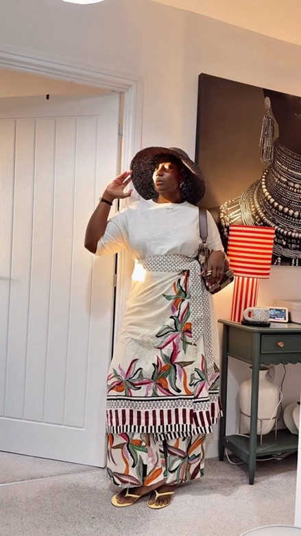 How to wear layers in summer for curvy girls.. comment link for outfit detail.
 
Includes. Gifted items #size16style #outfitlayering #summerstyles  #linenoutfit