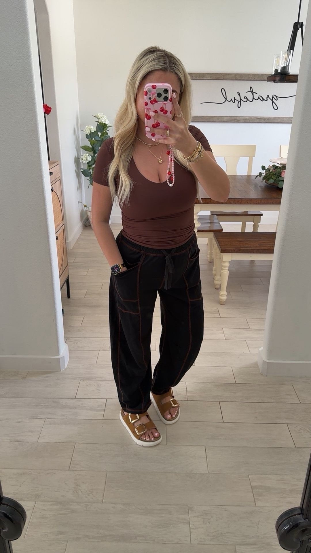 Comfy everyday outfit 
Size small
Sandals tts 