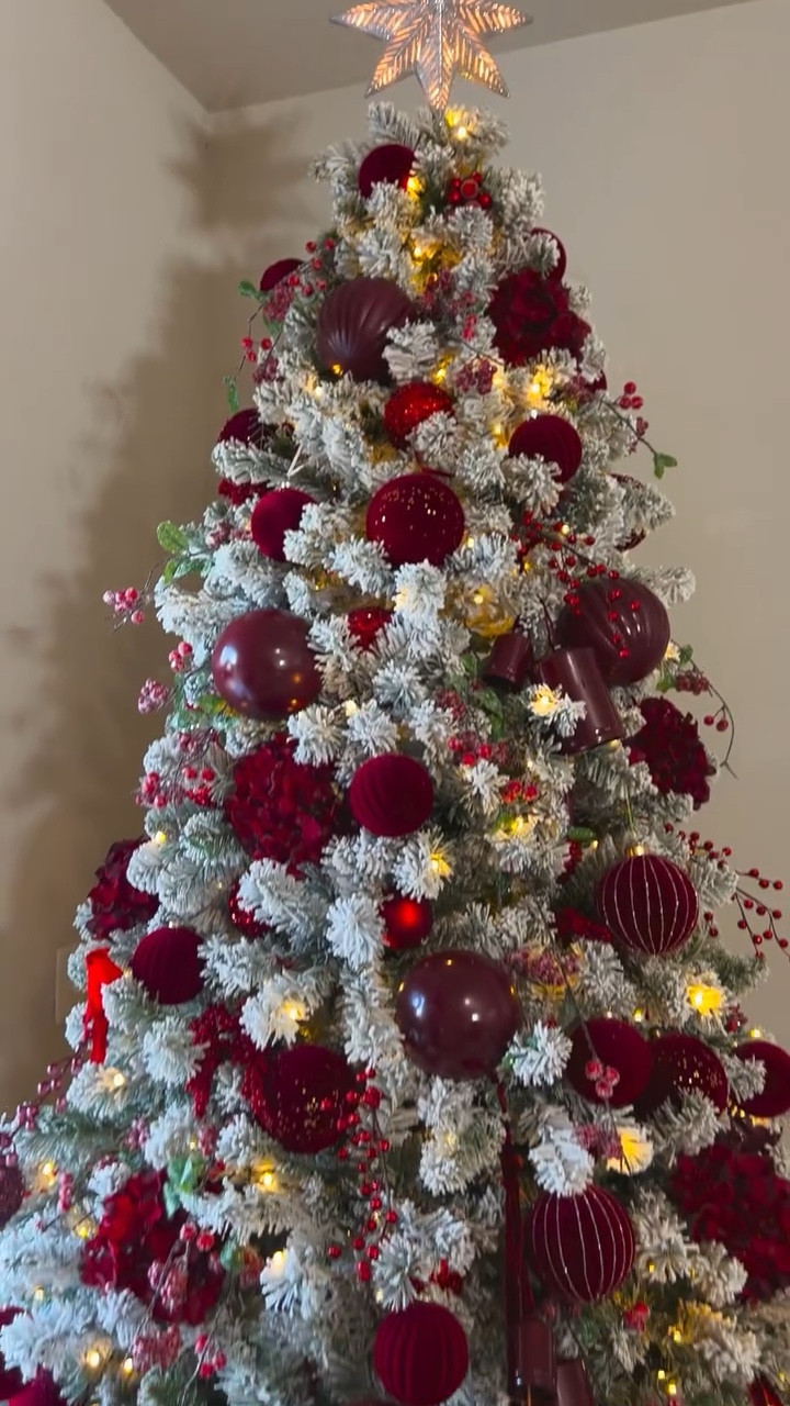 ✨ My dreamy Christmas tree ✨
This year I went for a super cozy look filled with warm twinkling lights… and I’m in love! 🎄🤍
If you want the same one, comment LINK and I’ll send it to you👇✨

⸻
Tree Details:
8’ Prince Flock® Artificial Christmas Tree
• 550 Warm White LED Lights
• Snow-flocked finish
• Super easy to assemble
• Looks stunning day and night ❄️🌟

@kingofchristmas
#kingofchristmas #ad #gifted #christmastree
#ChristmasDecor #HolidayHome #FlockedTree
#ChristmasVibes

#LTKCyberWeek #LTKGiftGuide #LTKHoliday