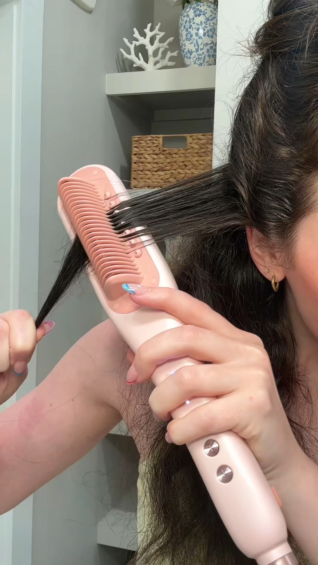 Straighten curly hair faster with the Wavytalk Steamline Pro Steam Straightener Brush ✨ Steam helps hydrate hair while smoothing and straightening, so you can get sleek, frizz-free results with fewer passes. Perfect for curly, wavy hair #StraighteningCurlyHair #HairStraightener  #Wavytalk