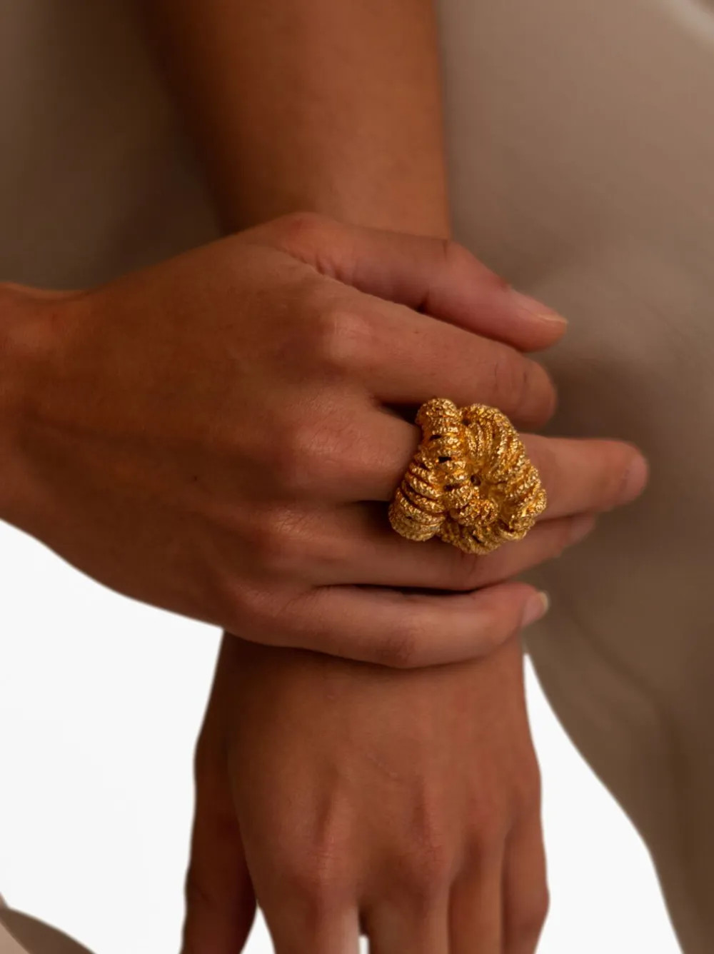 Paola Sighinolfi Era Textured knot-shaped Ring | Gold | FARFETCH IE | Farfetch Global