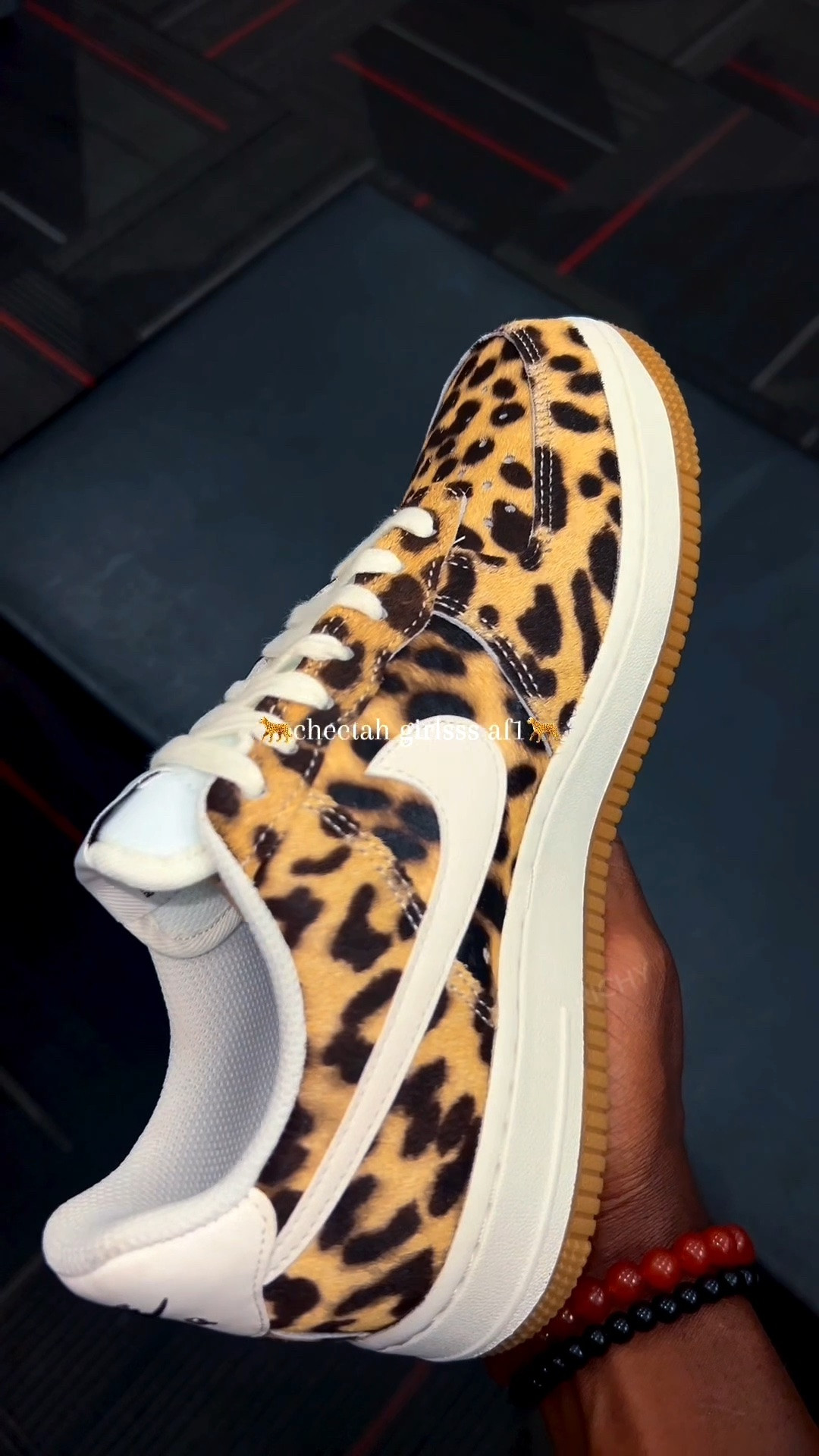 cheetah galsss AF1🐆🤎 
#cheetahprint #airforce1 #footlocker #womenshoes