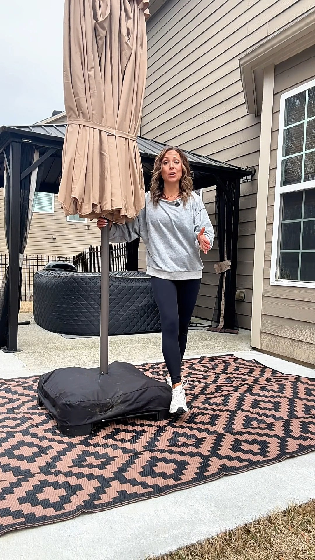 I switched to a waterproof outdoor rug made from a straw-like plastic material, and it completely changed everything. Water doesn’t soak in—it literally runs right off. That means no mildew, no soggy fabric, and no more scrubbing or replacing rugs every season.

Plus, it’s reversible (so you get two looks in one), super durable for everyday life (kids, pets, weather), and perfect for patios, decks, porches, RV setups, and even camping.

#patiodecor
#outdoorliving
#homeinspo
#amazonhomefinds
#homedecorideas