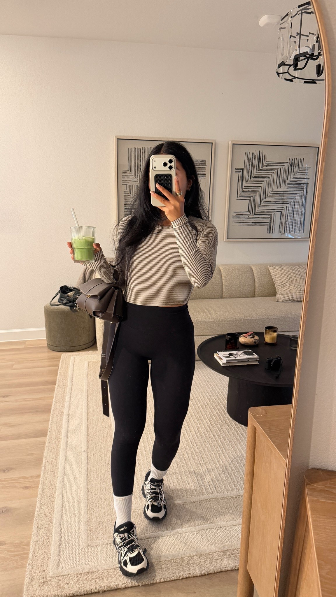 Fun stripes today 🤎🖤 size 2 top + 4 leggings!