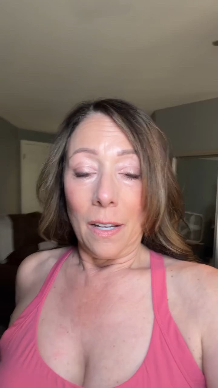 Halara backless dress is a lightweight, flattering summer dress with a stylish open back design that’s perfect for everyday wear or travel outfits.@Halara_official #halara #HalaraNewArrivals #HalaraListens #halaradress #halaraeasypeezy