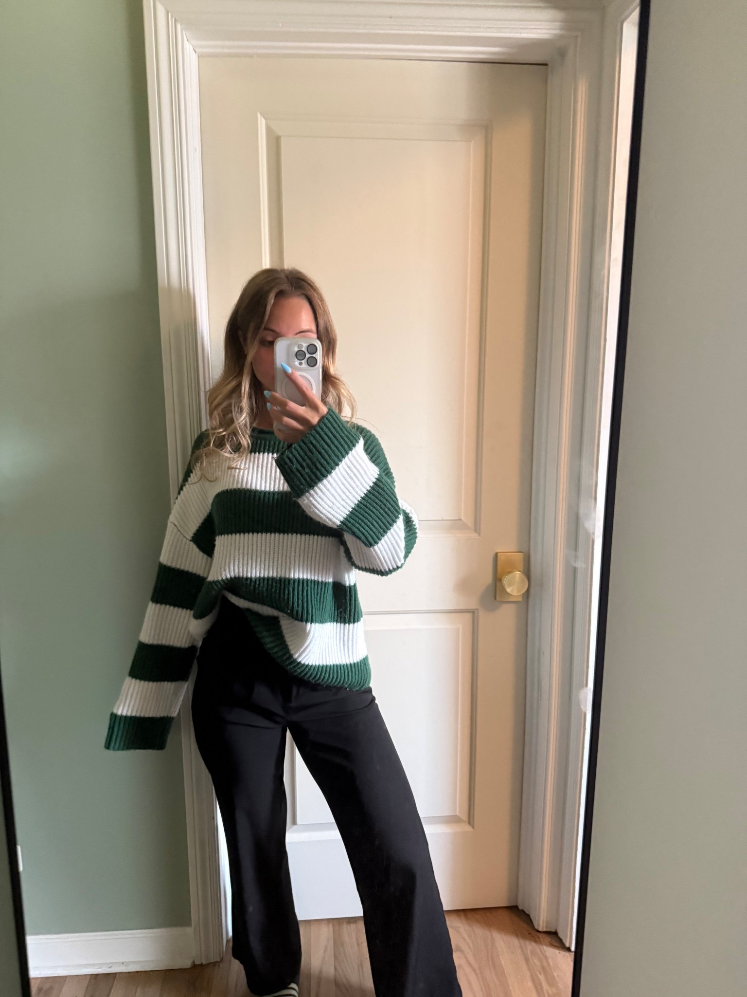 The quality of this sweater is sooo good. Perfect lil oversized knit sweater. And they have so many colors! #teacher 