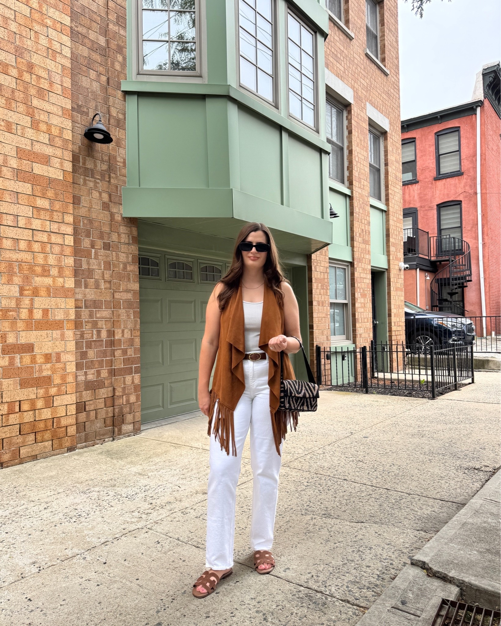 I absolutely love this suede fringe vest it’s so fun an bohemian to style for summer. Here I did an all white look with a white tank and my Abercrombie jeans. The brown shoes and belt tie it all together!

#LTKootd