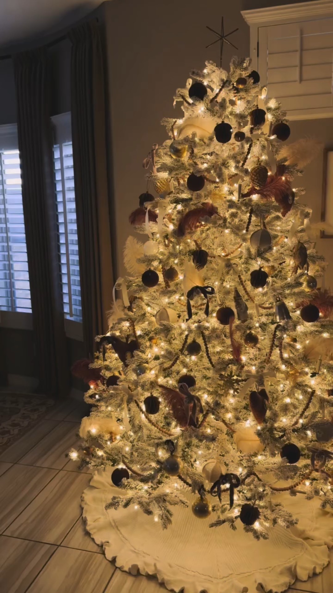 I have always loved winter and when it gets dark early. It has always been a time that I felt happy and comfortable, even when I was little. The only light would be the glow from the Christmas tree and the tv as my sister and I watched Christmas movies. I love that I get to do that with my kids now. It’s such a cozy time of year. 

This year we have been enjoying this beautiful 7.5ft. flocked Rushmore from @kingofchristmas
The 850 warm lights give that perfect glow!

#kingofchristmas #ad #gifted #homedesign #homedecor #neutralhome #homeinterior #homeinspo #christmastree #christmasmagic #christmasdecor