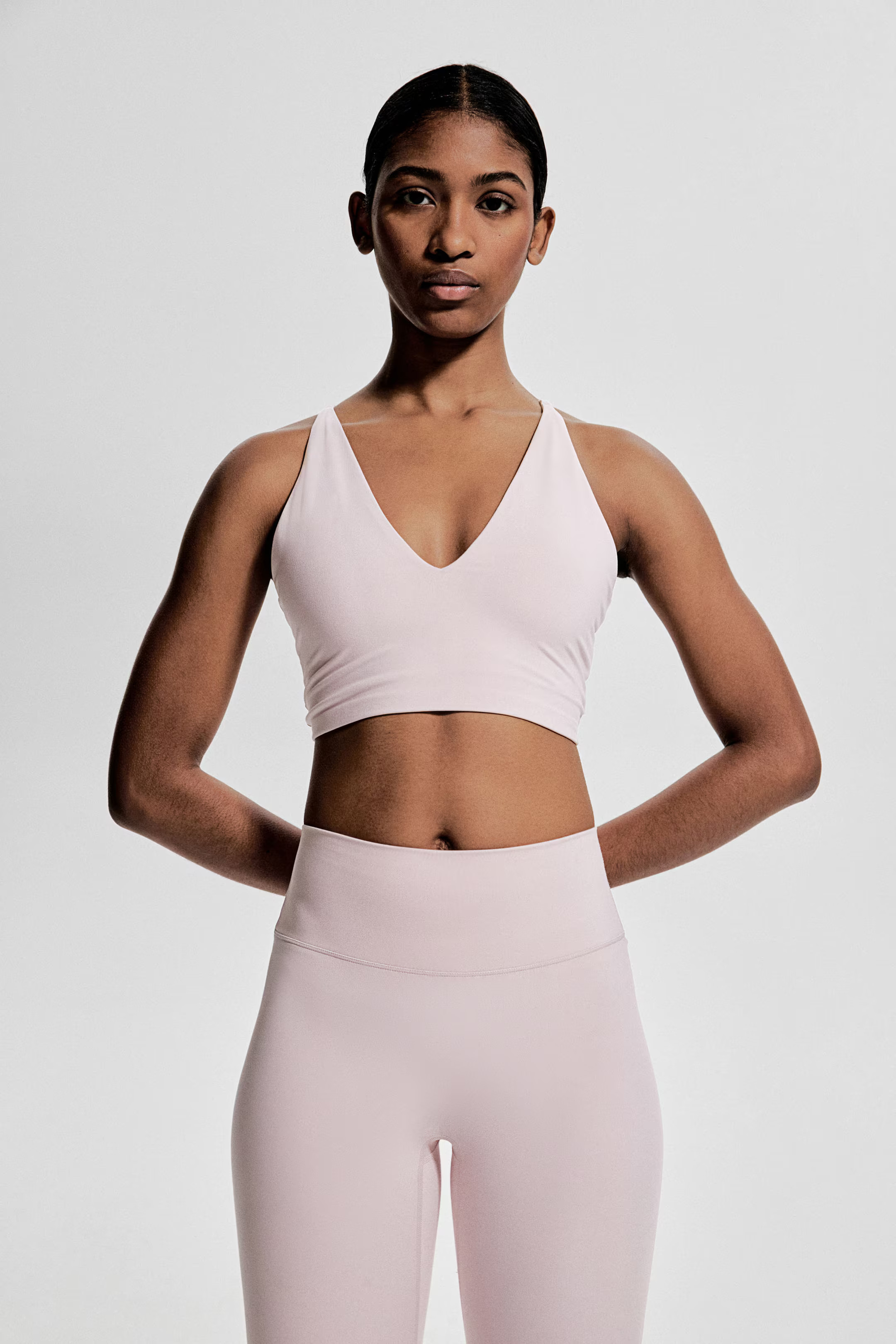 Light Support Sports bra with SoftMove™ | H&M (UK, MY, IN, SG, PH, TW, HK)