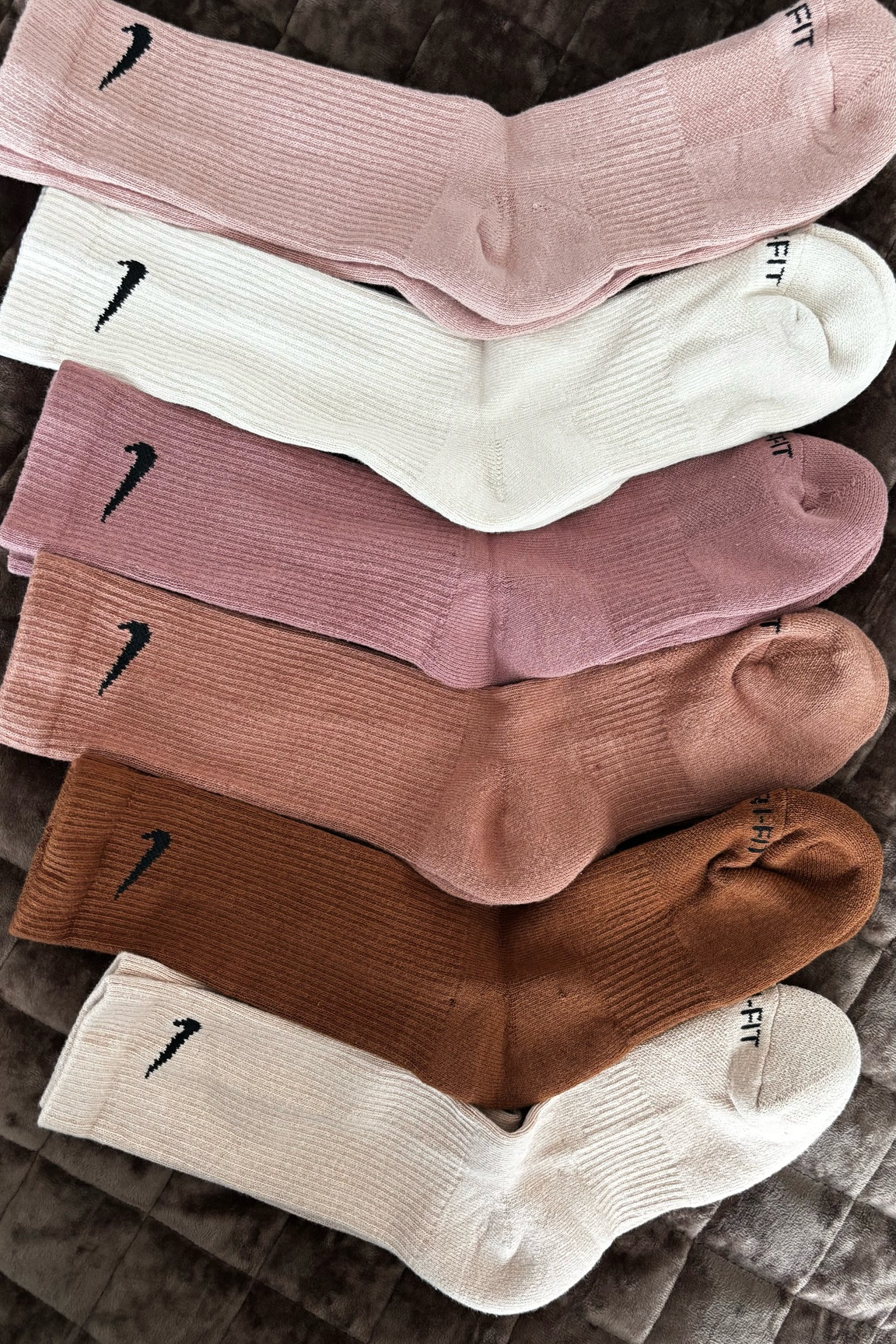 The cutest Nike training crew socks in muted/neutral tones are such a cute addition for gym and casual fits 

#LTKFindsUnder50 #LTKActive #LTKStyleTip