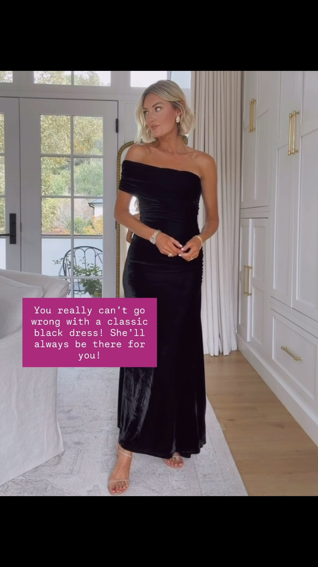 This black dress is so chic & elegant! This would be stunning for a black tie event! Wearing size 2!

Loverly Grey, wedding guest dresses, formal dress, black tie dress, black dress 

#LTKWedding #LTKSeasonal