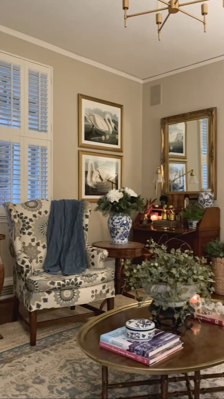 Rainy Monday morning blues have officially set in. 💙 I hope everyone had a rejuvenating weekend! Looks like it's an indoor kind of day for me, with a pile of ironing that's been eyeing me since before Thanksgiving. (Guess what my least favorite chore is? 😅) Over the weekend, I finally bid farewell to the last bits of Christmas decor, aiming for a cleaner, simpler vibe as we inch closer to the Spring holidays. Lately, I'm all for the 'less is more' approach - a few thoughtful touches seem to make all the difference. What about you? When it comes to seasonal decor, are you team 'more is more' or 'less is more'? Let's dive into this cozy chat on this drizzly day. Wishing you all a wonderful day ahead! 🌧️💙
.
.
.
#coastalgrandmother #classicdesign #tamilyroomdecor #blueandwhitedecor #charminghome #southernlivingmag #thenewsouthern #myblueandwhitestyle #grandmillenialhome #classichome #bhghome #traditionalhome #interiordesign #southerninteriors #thecottagejournal #myblueandwhitehome
#myhousebeautiful #mycollectedlook #betterhomesandgarden #thecottagejournalmagazine #colonialhouse #mytradhome #antiquehome #familyroom #betterhomesandgardens #southernliving #grandmillennialdecor #coastaldecor

#LTKhome #LTKstyletip #LTKVideo