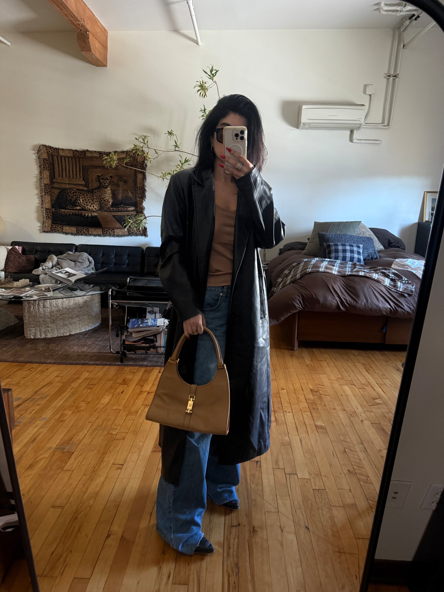 Mirror ootd

Casual outfit, jeans outfit, Gucci bag, faux leather trench

#LTKStyleTip #LTKItBag #LTKShoeCrush