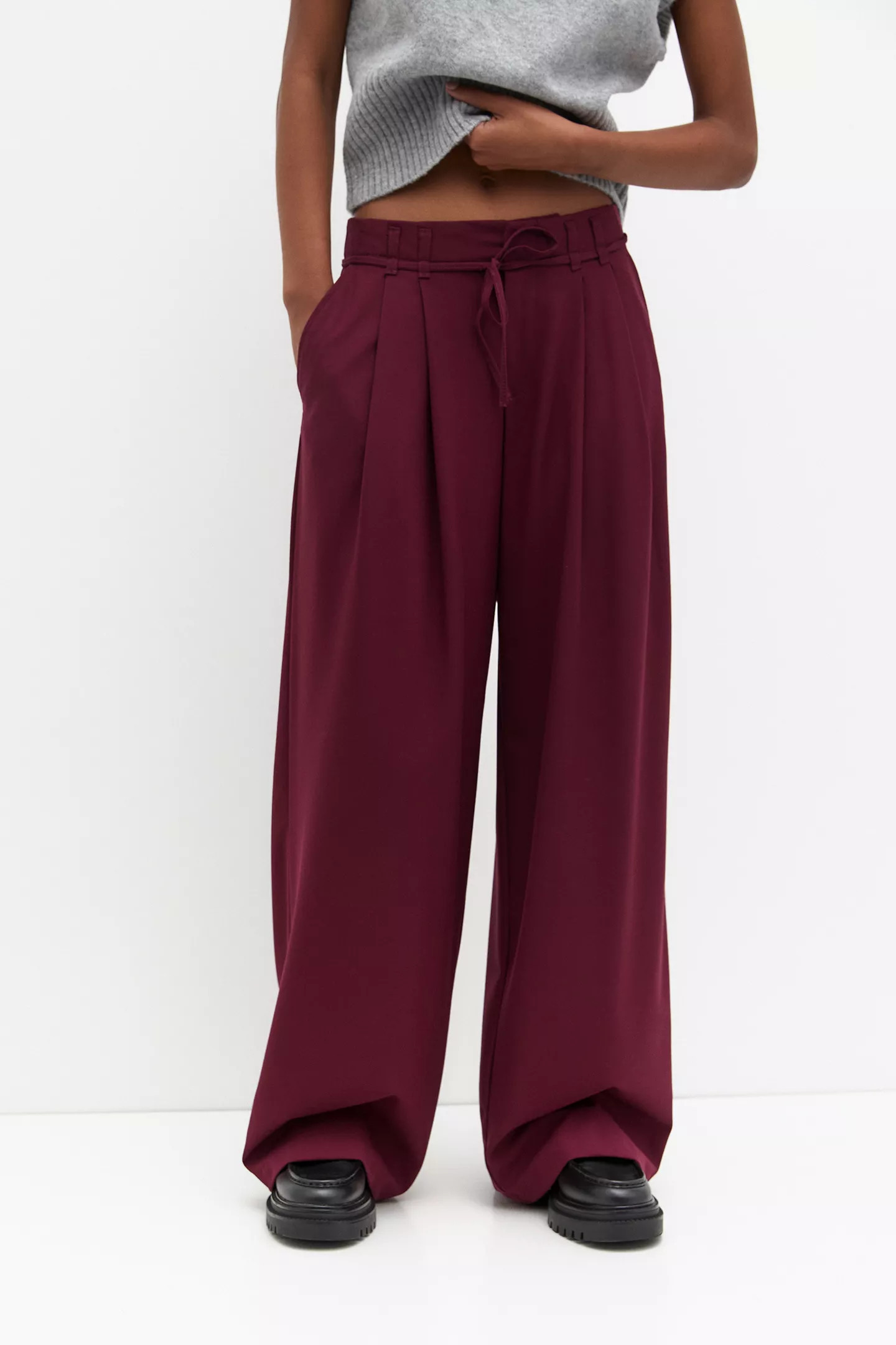 Formal mid-waist trousers | PULL and BEAR UK