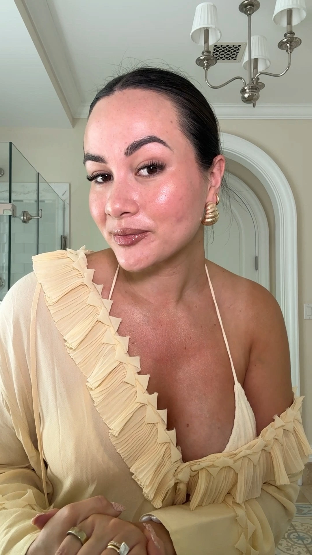 Light summer makeup routine - perfect for a beach day! 

#LTKSeasonal #LTKBeauty #LTKgrwm