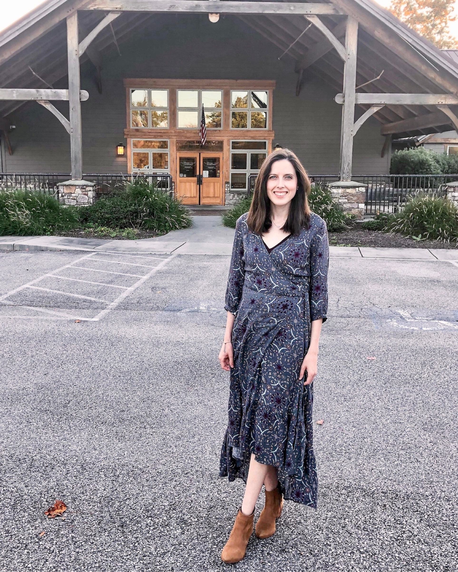 Lots of dress options for fall family photos linked  

📸 Tip for photos- choose the same or similar color palette for everyone. If your dress is a print put everyone else in solid colors that are in the print.

Maxi dress, Fall dress, Fall dresses, Church dress, 
Date night dress, Floral dress,
Wedding guest dress, 
Fall getaway dress, Family photo dress, Fall Fashion


