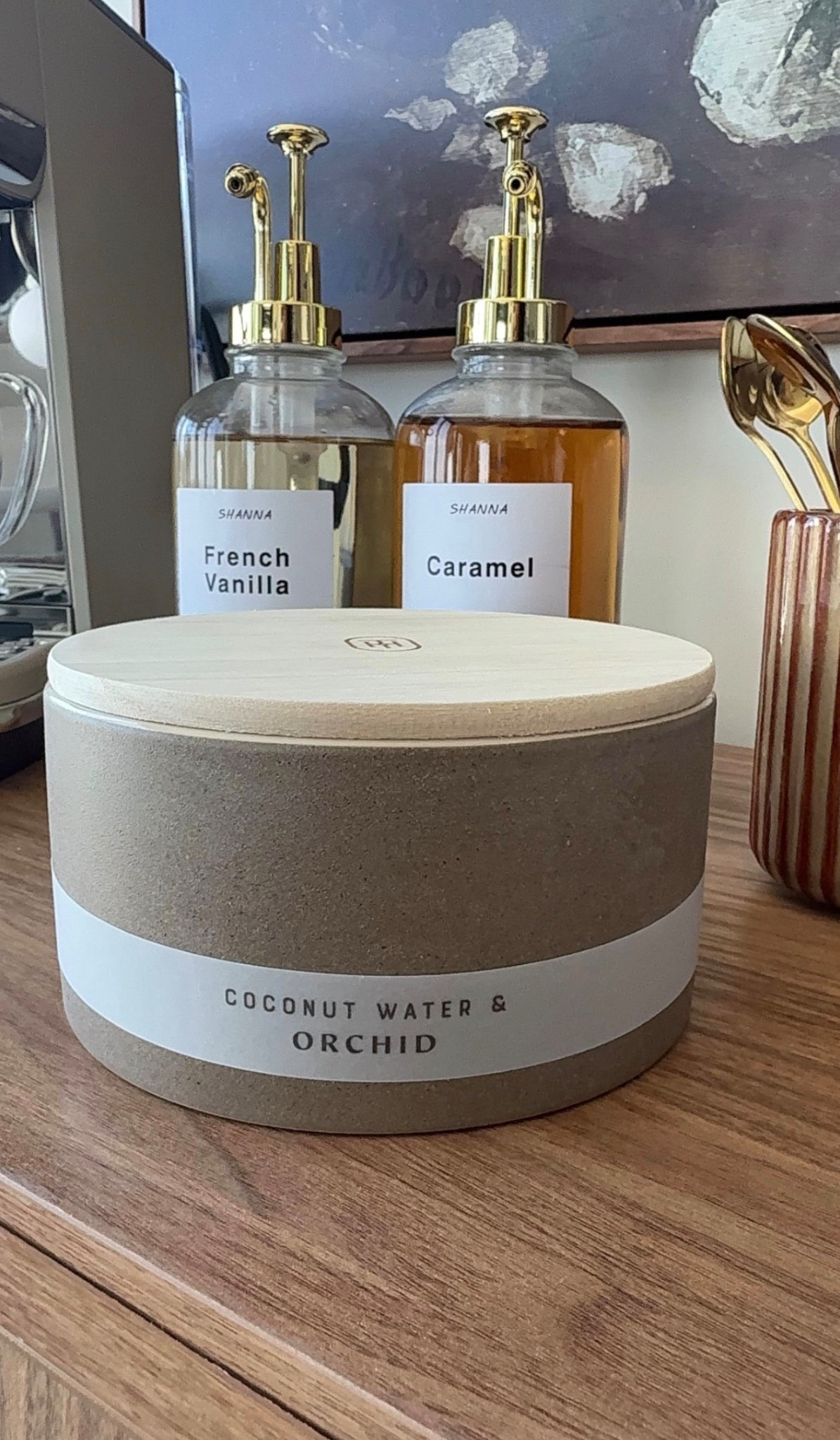 This candle smells SO good ☁️✨

Soft, clean, and makes the whole space feel cozy while still looking super elevated on my coffee bar

Such a good little upgrade.

#ltkhome #amazonhome #coffeebar #homeaesthetic #cozyhome #homedecorfinds #neutraldecor #selfcarevibes #candleseason #modernhome


#LTKSeasonal #LTKHome #LTKvlog