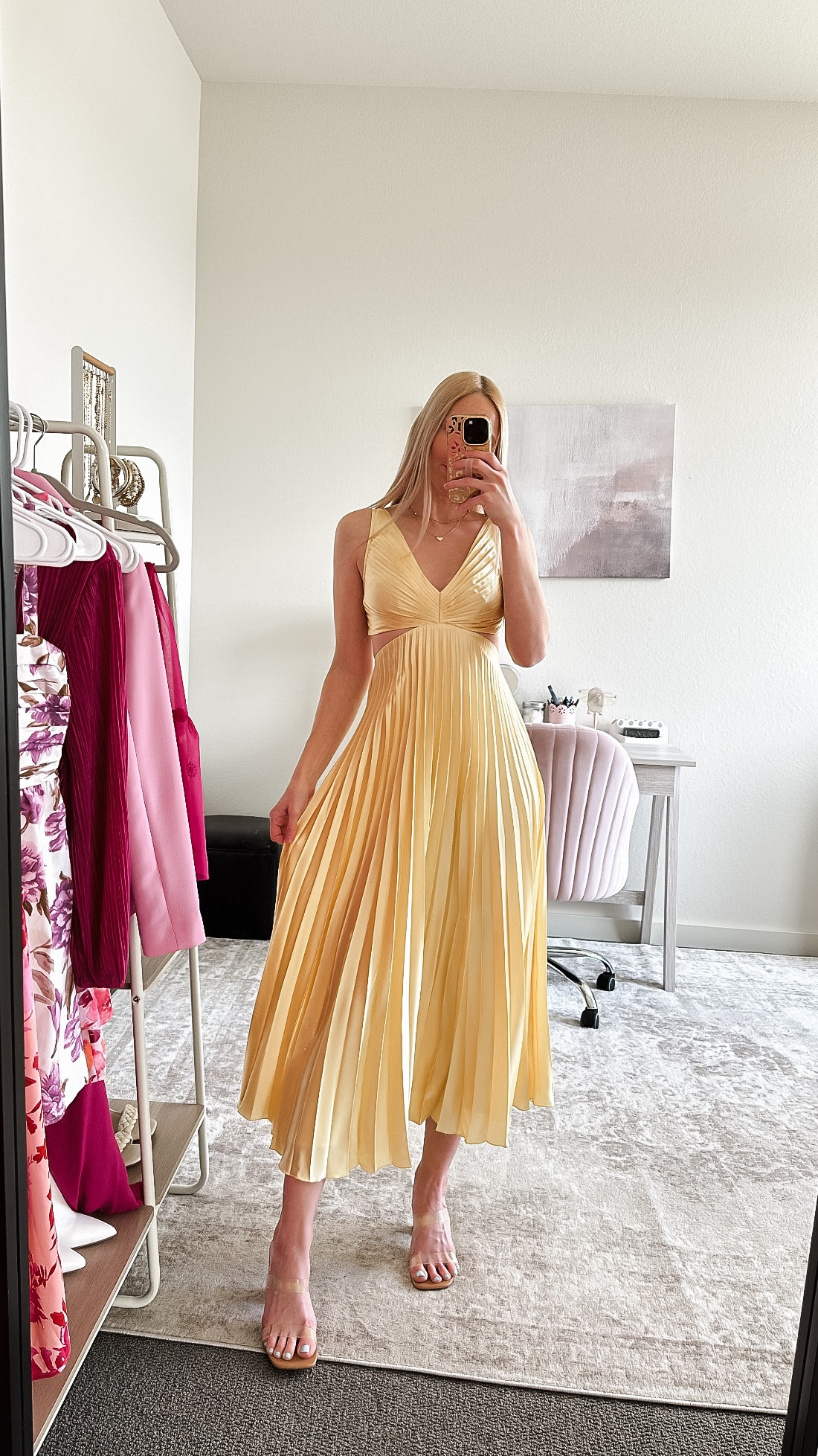 Spring wedding guest dress 🌼💛

Here’s a gorgeous wedding guest outfit from Abercrombie! Fits amazing. Has cute cut outs on the side, midi length, and true to size. Wearing an XXS. Go with your normal size!!

I’ll link a few of my favorite yellow dresses and wedding guest options below! 💐

Spring wedding guest, wedding guest dresses, yellow dresses, spring dress, spring dresses, spring event dresses, spring outfits, wedding guest spring, spring formal wedding, cocktail dress spring, spring cocktail dress, Abercrombie try on, Abercrombie dress

#LTKwedding #LTKSeasonal #LTKsalealert