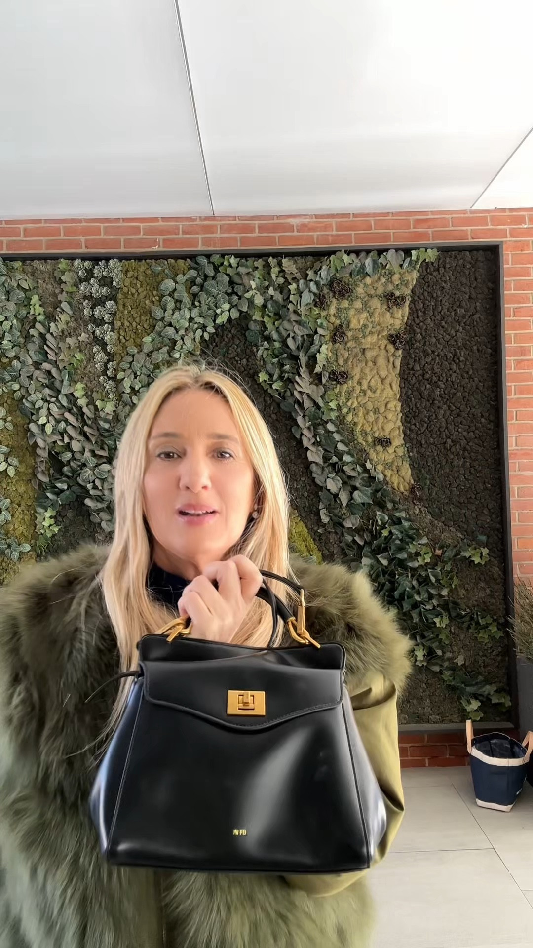 I saw Ann Hathaway wearing this recently and loved look. Turns out it’s about $100 on Amazon. Link below. 

#LTKootd #LTKdayinmylife