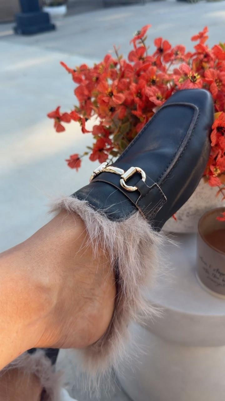 I’m between a 7.5 and an 8. I sized up to an 8 in these faux fur brown mules also available in black. So comfortable and cute!

#LTKOver40