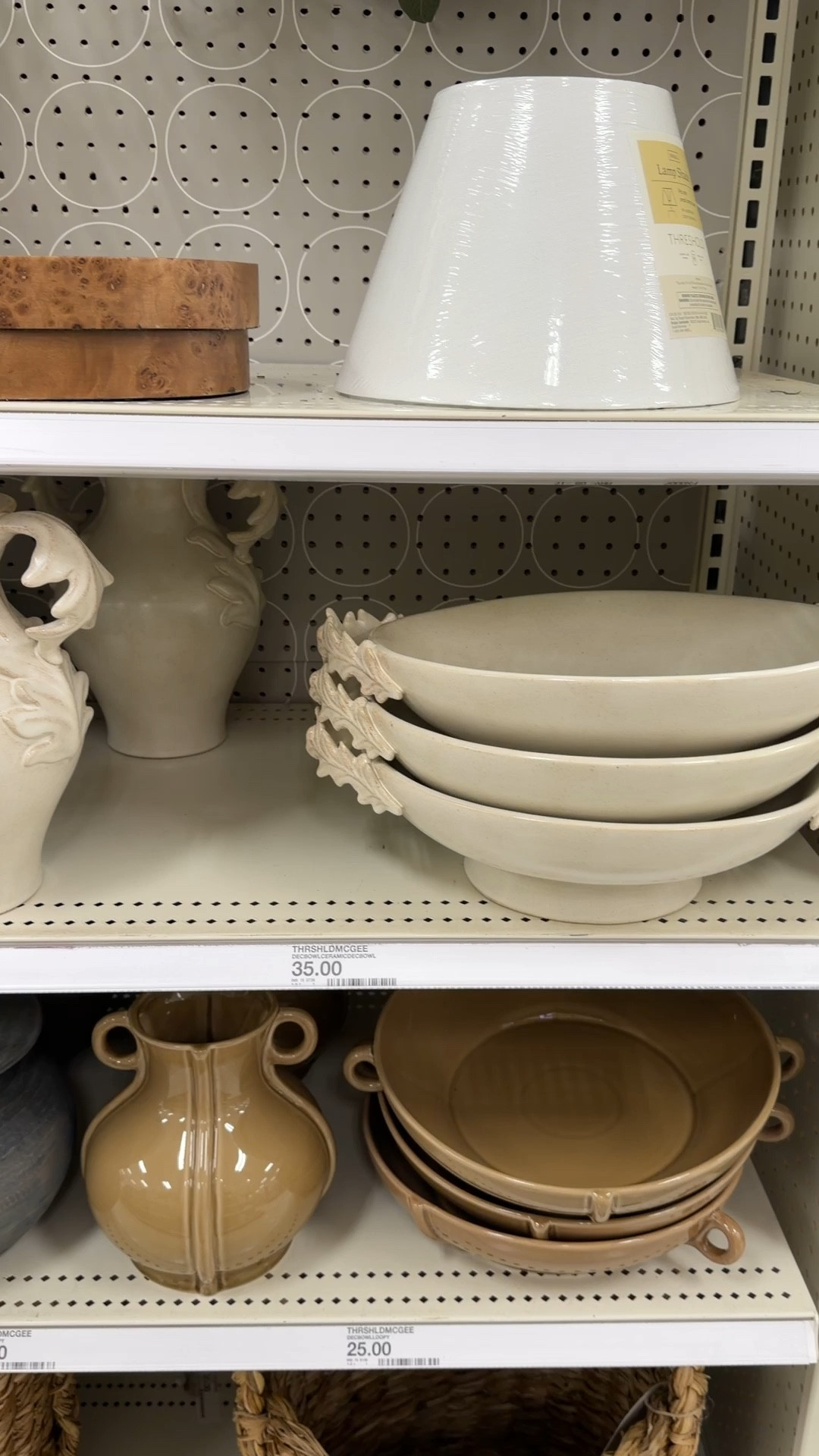 Beautiful NEW ceramic bowls/vases from Threshold at Target - this is their fall collection & I think you’ll love it as much as I am!

#Targethome
#Threshold