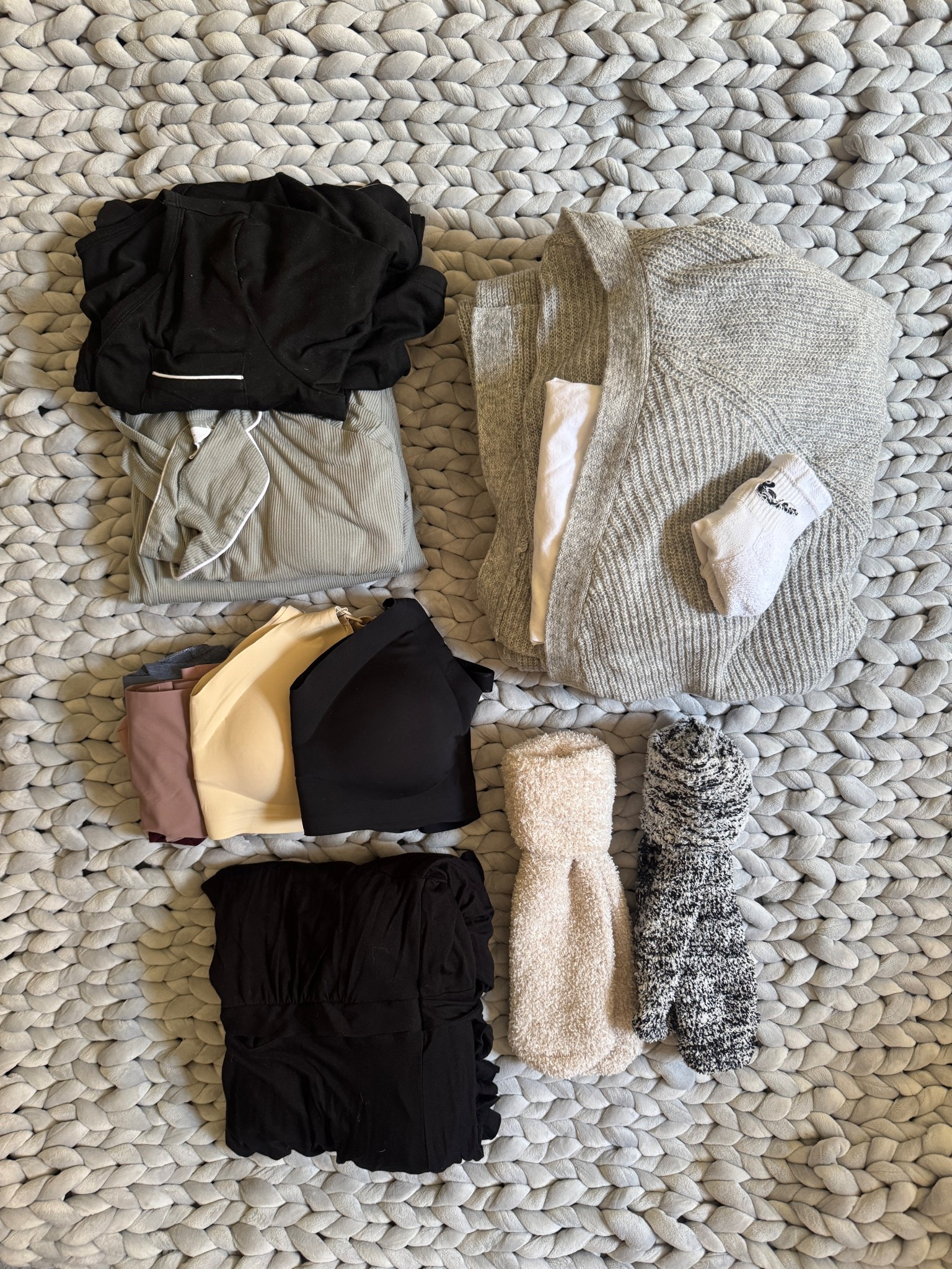 Hospital bag: Mom’s stuff 🤰🏼

#LTKmomlife #LTKdayinmylife #LTKBaby