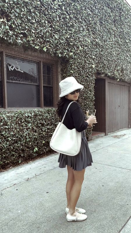 It’s like corporate outfit but also student of college of the arts vibes 🖤🩶 this @meliebianco bag is stylish and can fit so much including my @lenovo #thinkpad for my meetings and designs! And it’s touch screen 👏 

#meliebianco #purseblog #purse #purseswag #whitepurse #shoulderbags #corporateidentity #corporatebags 

#LTKparties #LTKSpringSale #LTKstyletip