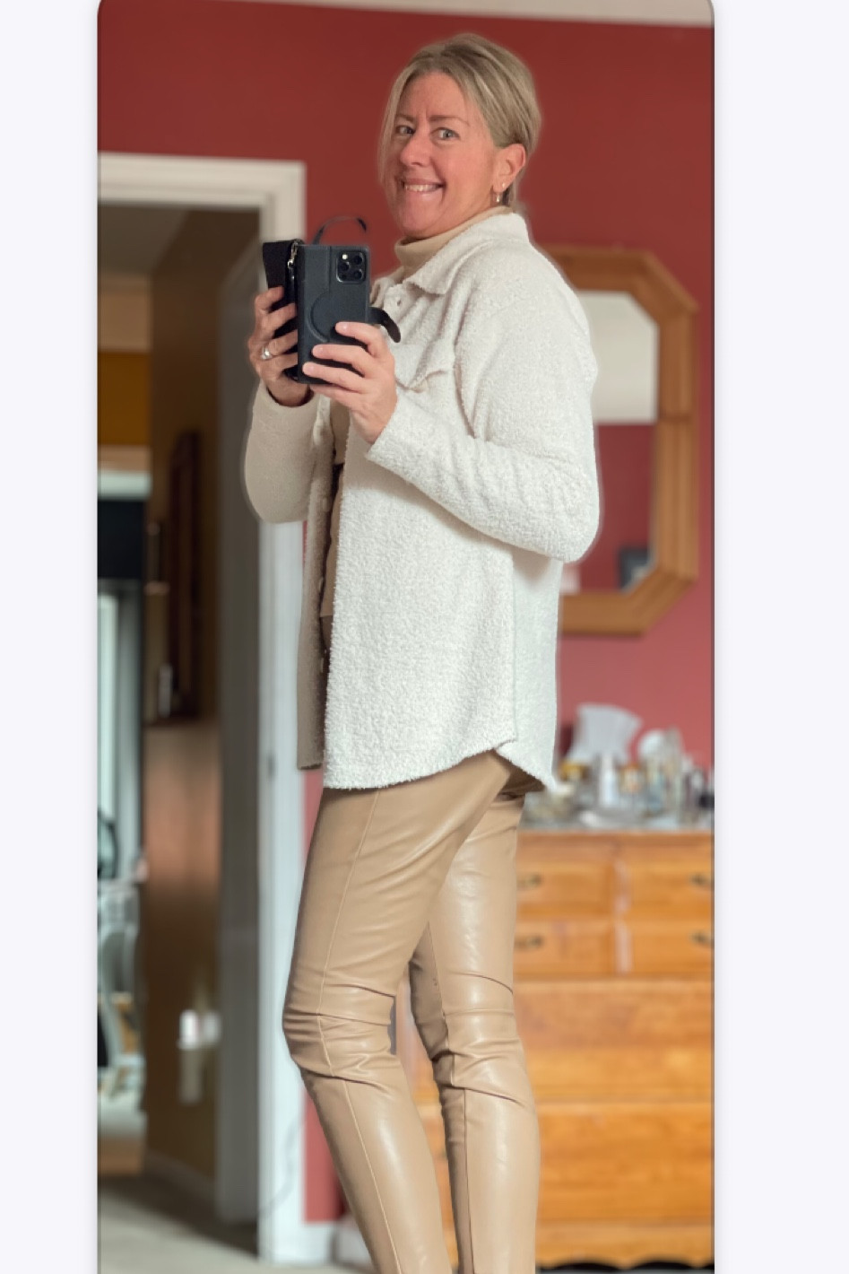 When your days are slept away and it’s rainy and damp outside ……. You pull out your Sherpa Shacket and fur lined faux leather pants and hop back on the couch because just getting dressed has exhausted you .  

The Shacket is worn with a ribbed cropped sleeveless turtleneck 

The faux leather leggings are fleece lined and cropped also 

Be cozy and warm 


Happy Sunday 

Wishing you sunny days where ever you may be ! 

Shacket @marshalls (Kaisley)
Sleeveless ribbed tank @hm
Faux leather pants @hm

#fauxleather
#neutrals
#softandcozy
#sherpa
#sundays
#rainydays
#hm
#sleeveless
#holidays
#marshalls

#LTKHoliday #LTKSeasonal #LTKCyberweek