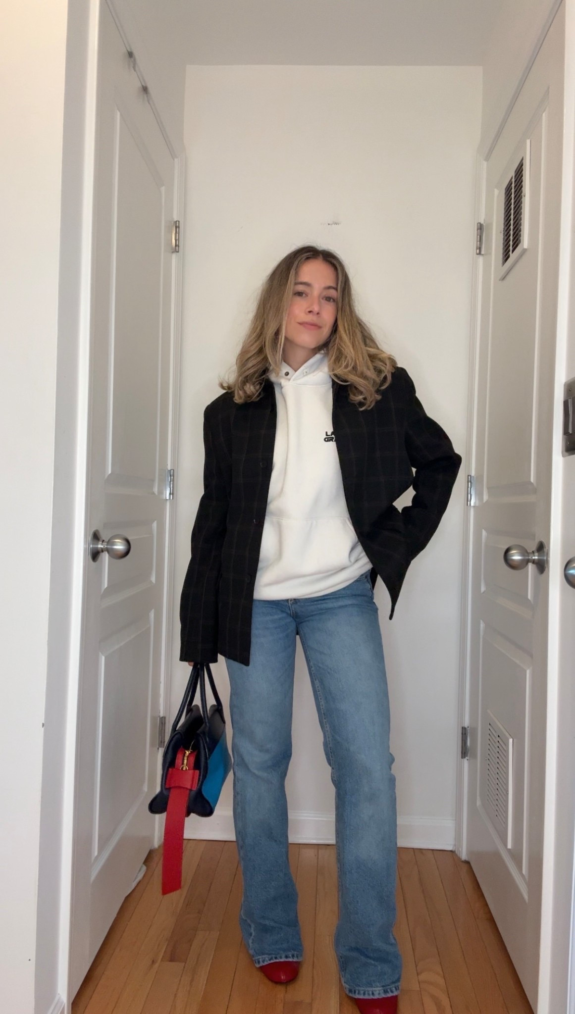 Sarah Wasilak’s outfit from Dinner for Shoes episode 87, My Las Vegas Grand Prix Weekend

Sweatshirt: F1
Blazer: Zara
Jeans: Zara
Shoes: Zara
Bag: Prada 

#LTKootd #LTKPetite #LTKHome